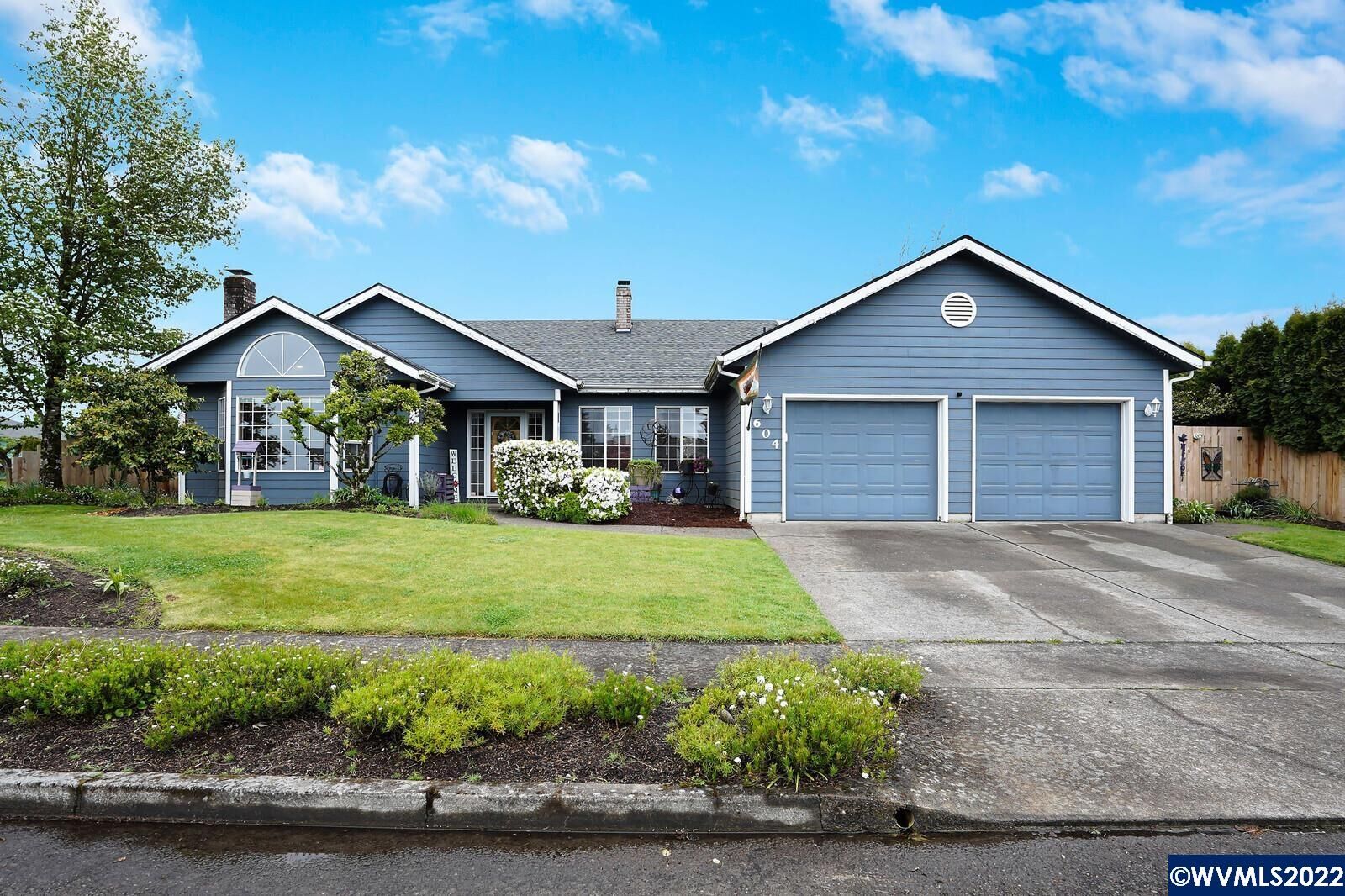 Property Photo: 604 SW Dalmatian Av OR 97385