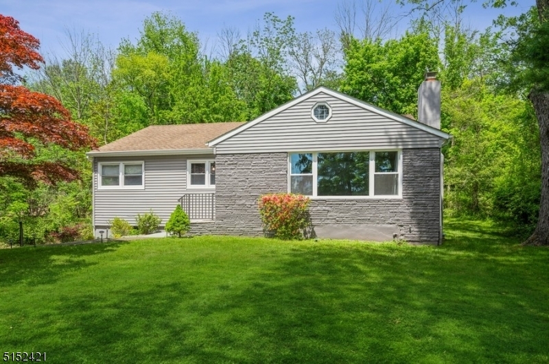 Property Photo:  1033 Washington Valley Rd  NJ 07920 