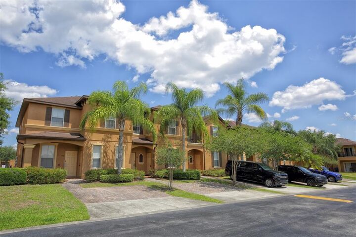 Property Photo: 142 Capri Dr FL 33897