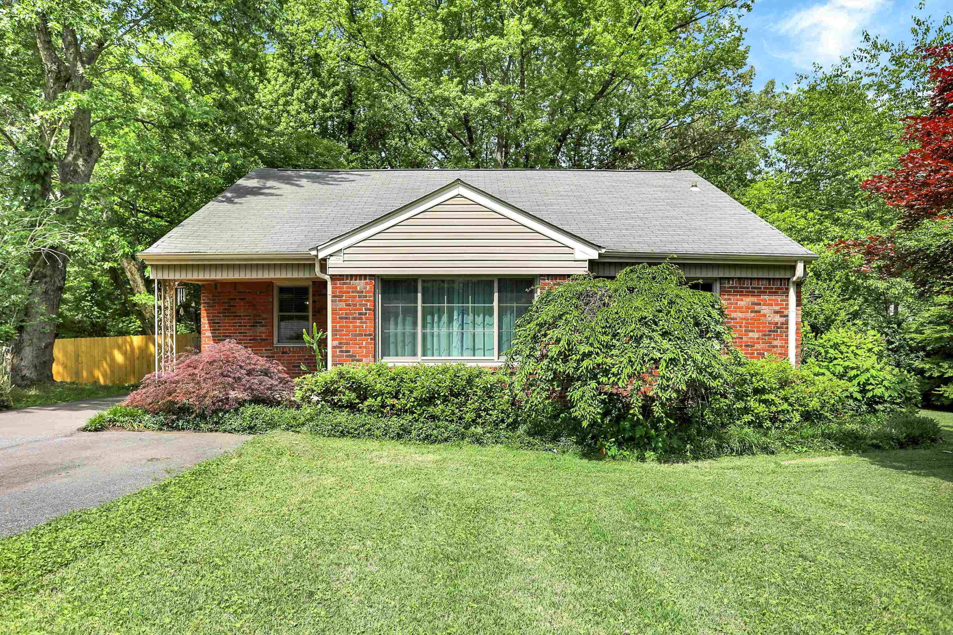 Property Photo:  3001 Chaucer Ln  TN 38134 