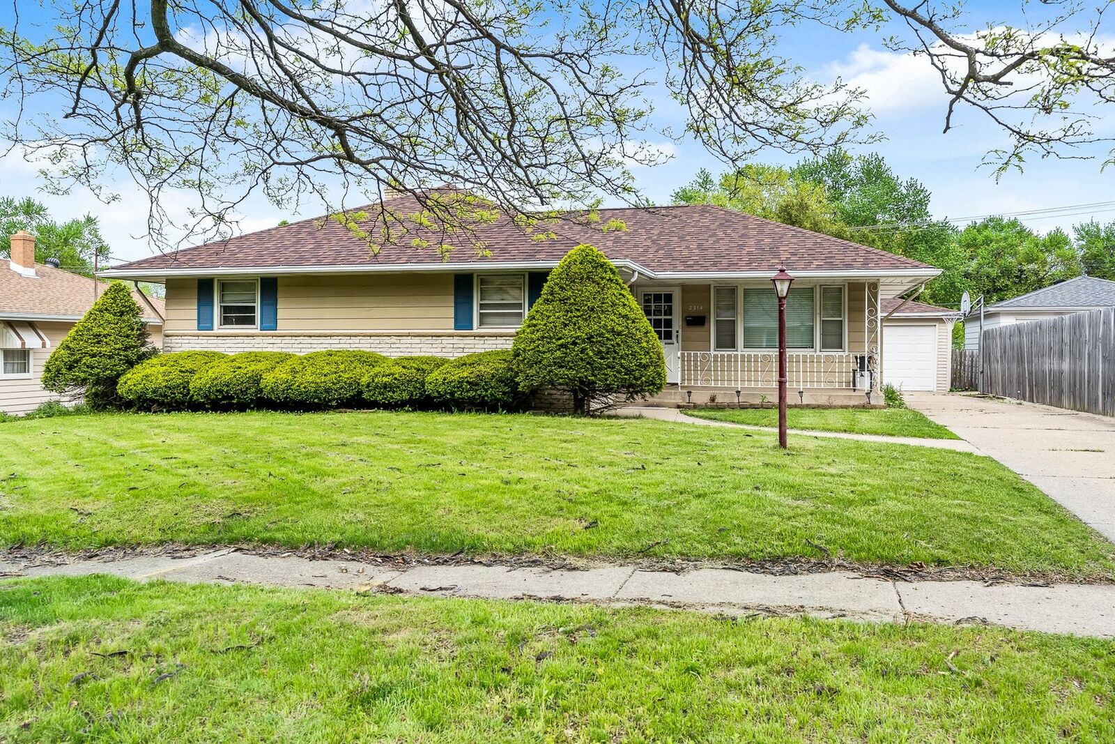 Property Photo: 2314 Richard Avenue IL 61108