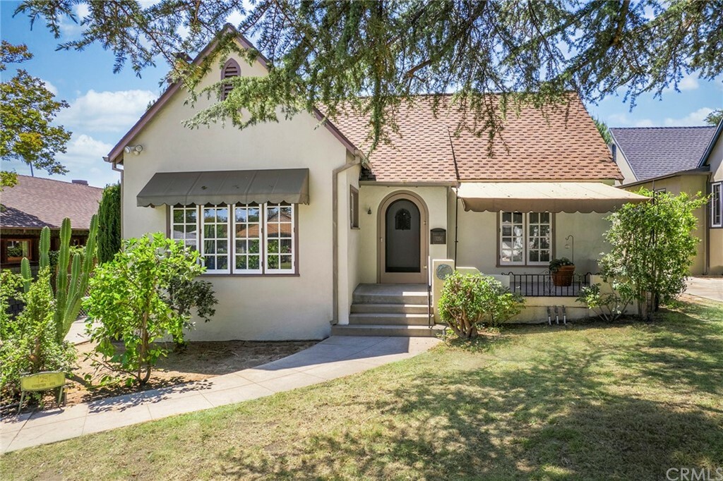 Property Photo:  1251 N Chester Avenue  CA 91104 