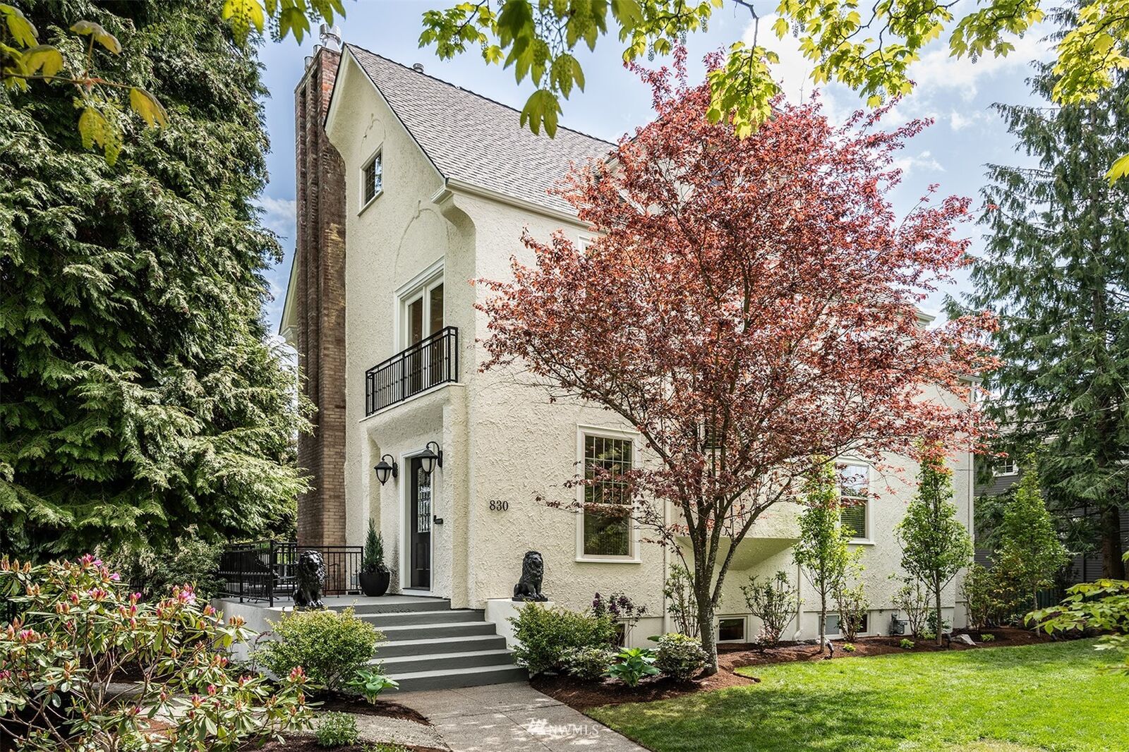 Property Photo:  830 35th Avenue  WA 98122 