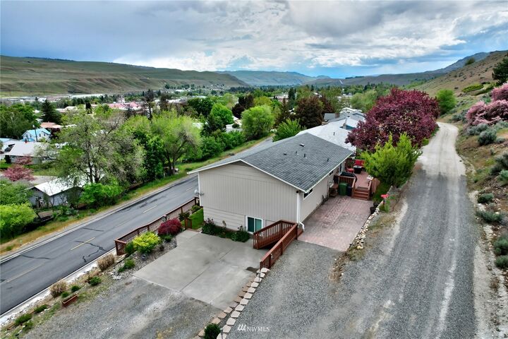 Property Photo: 445 6th Avenue N WA 98840