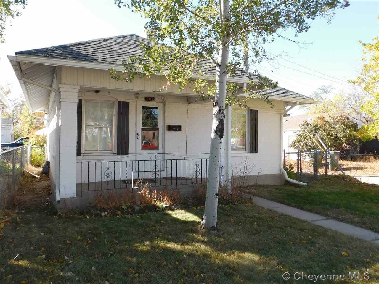 Property Photo:  907 W Pershing Blvd  WY 82001 