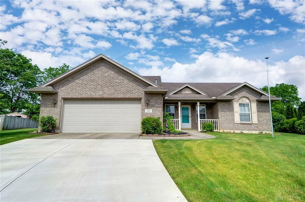 Property Photo: 120 Hampton Place OH 45373