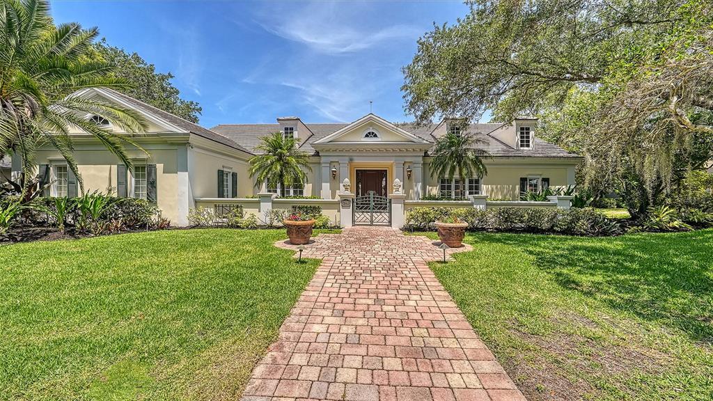 Property Photo:  425 Walls Way  FL 34229 