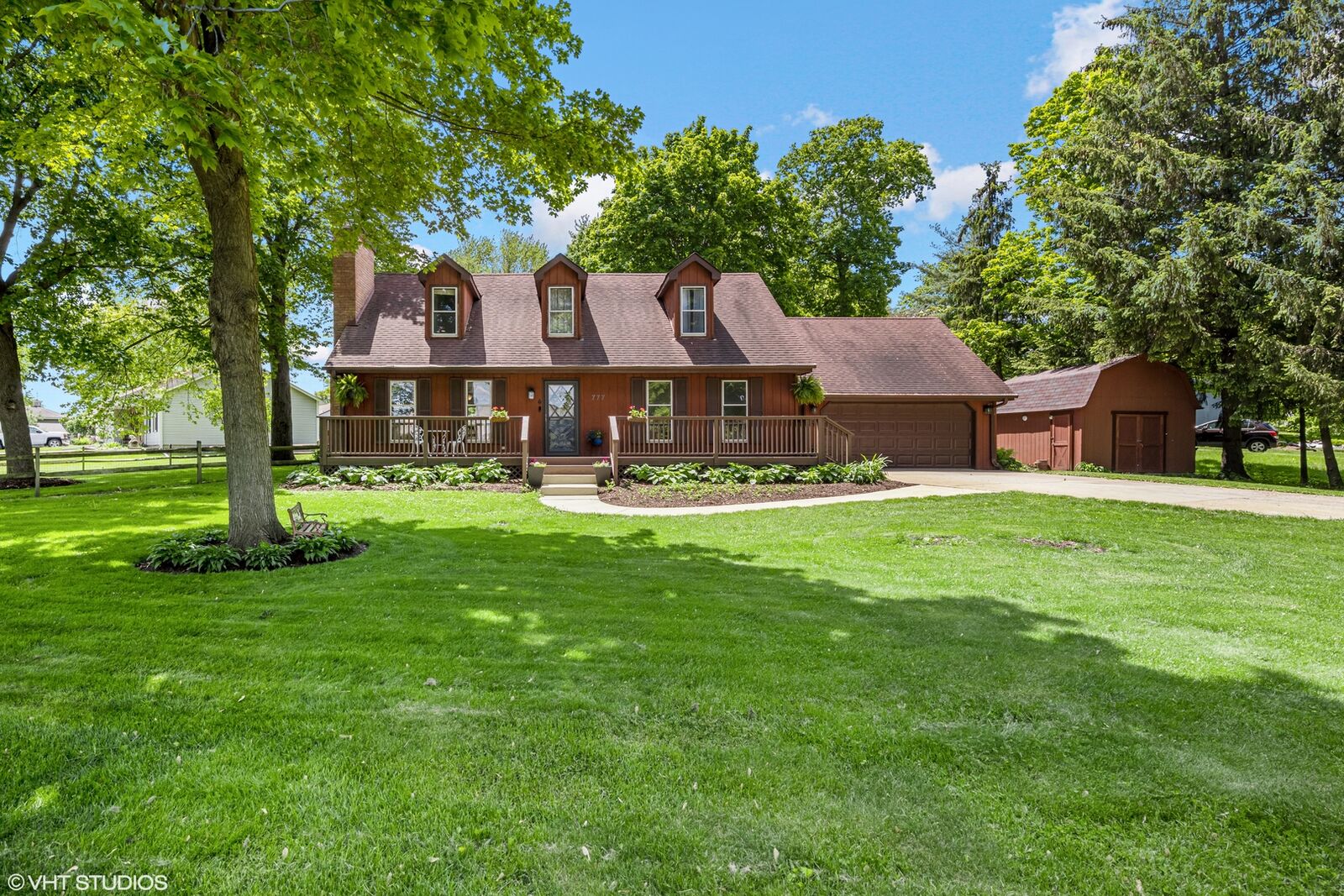 Property Photo: 43W777 Oakwood Drive IL 60119