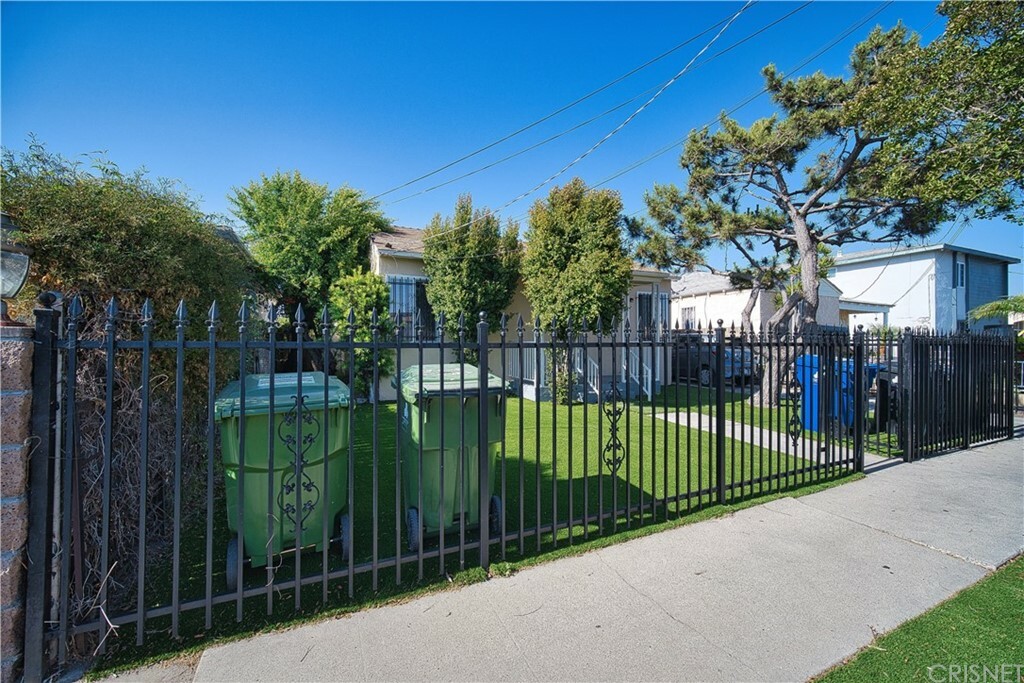 Property Photo:  151 W 95th Street  CA 90003 