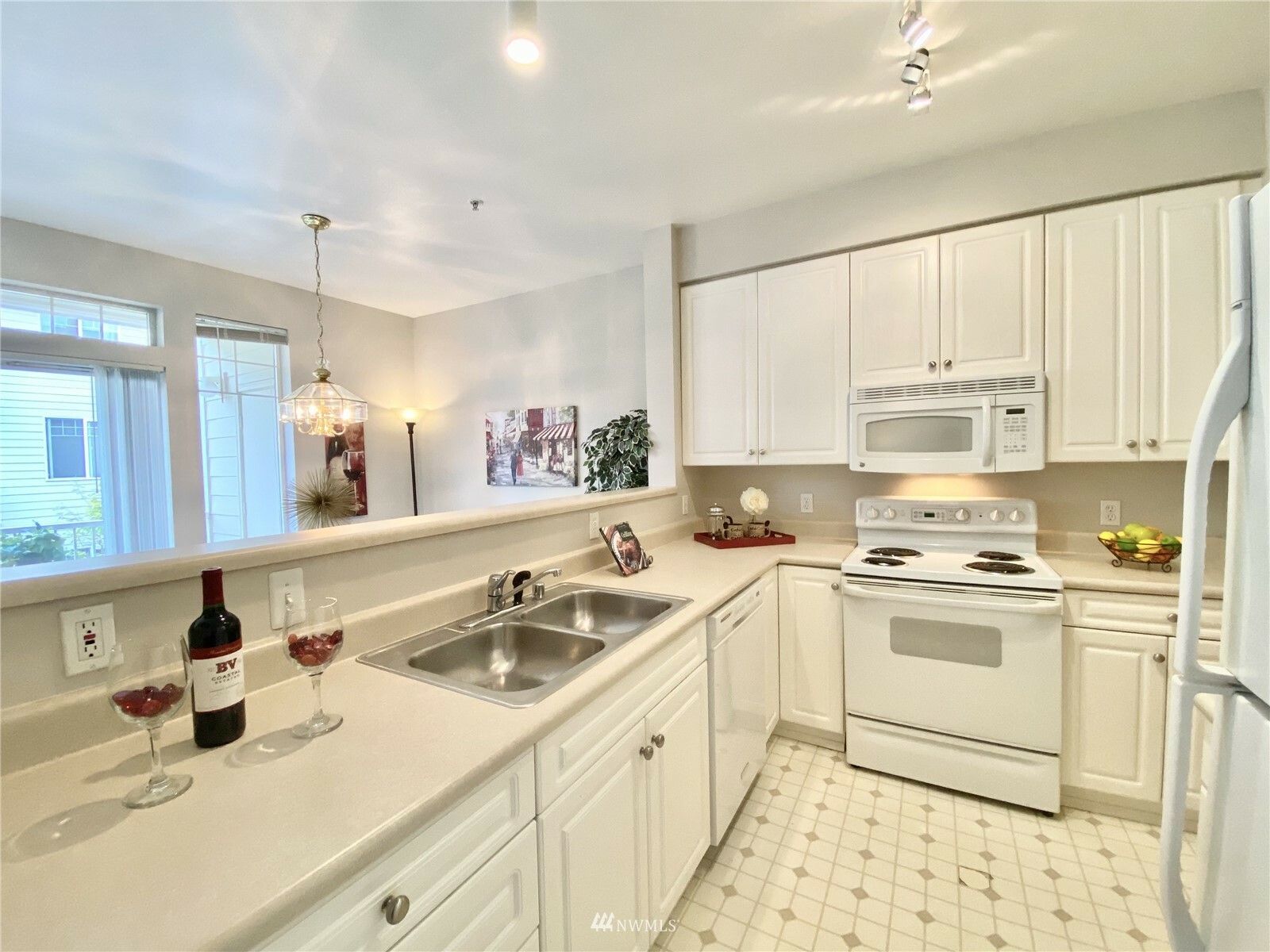 Property Photo: 15150 140th Way SE S-203 WA 98058