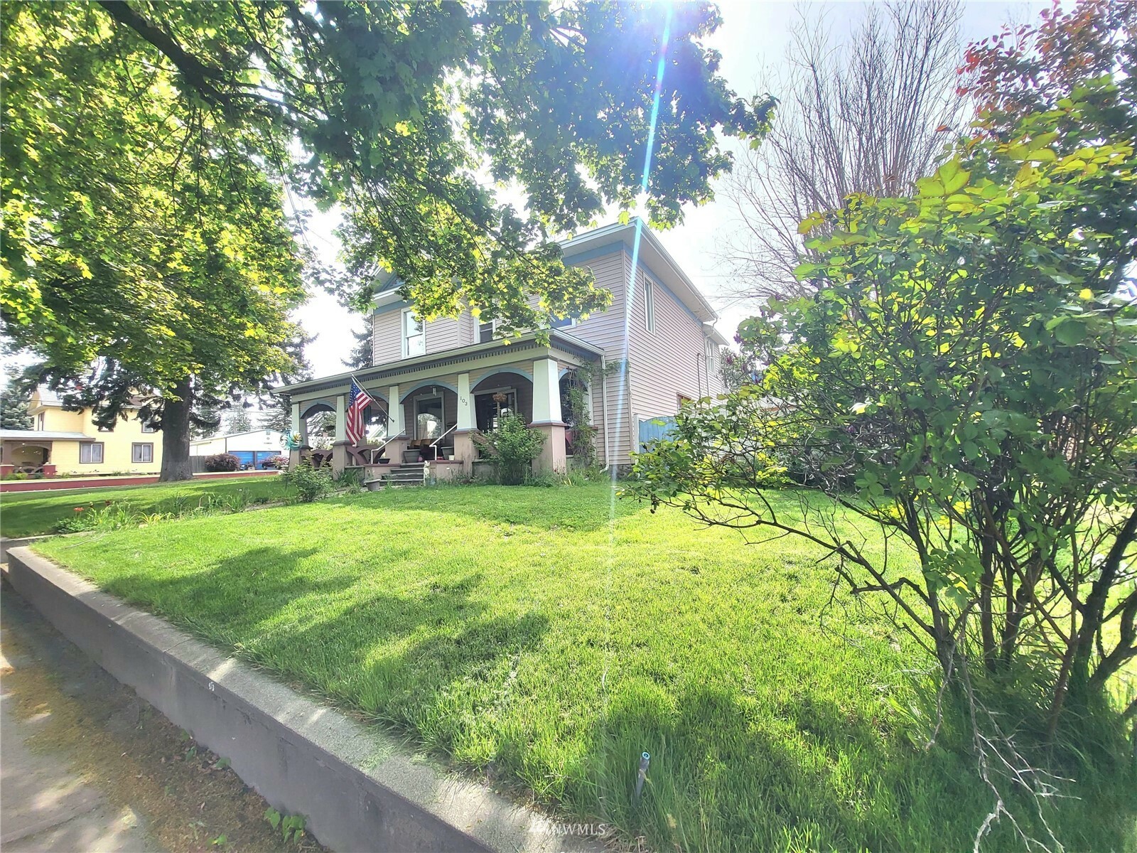 Property Photo:  103 W 4th Avenue  WA 99169 