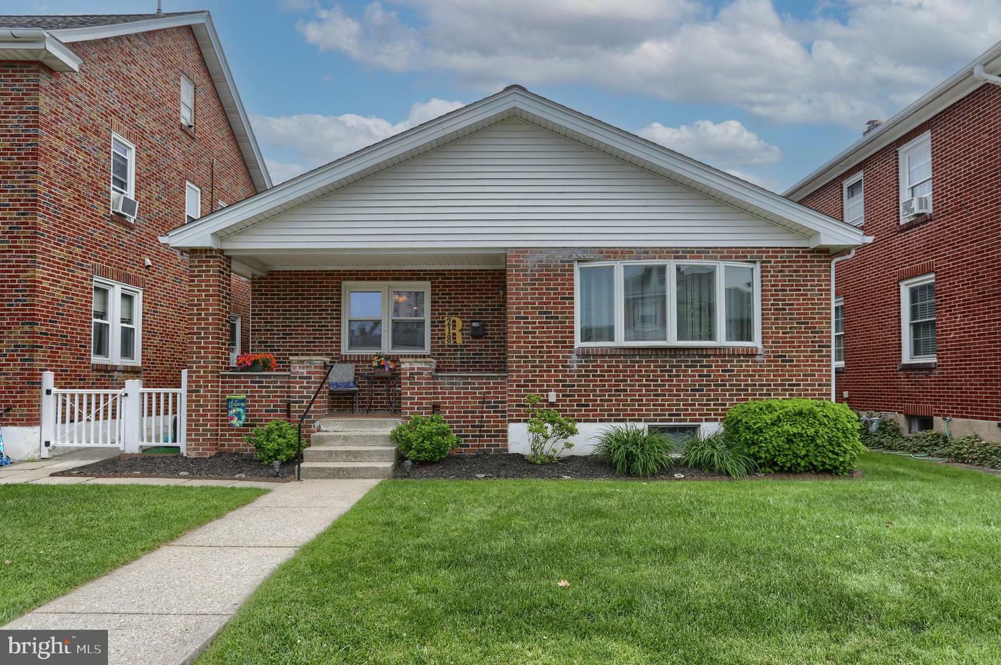 Property Photo:  218 W Caracas Avenue  PA 17033 