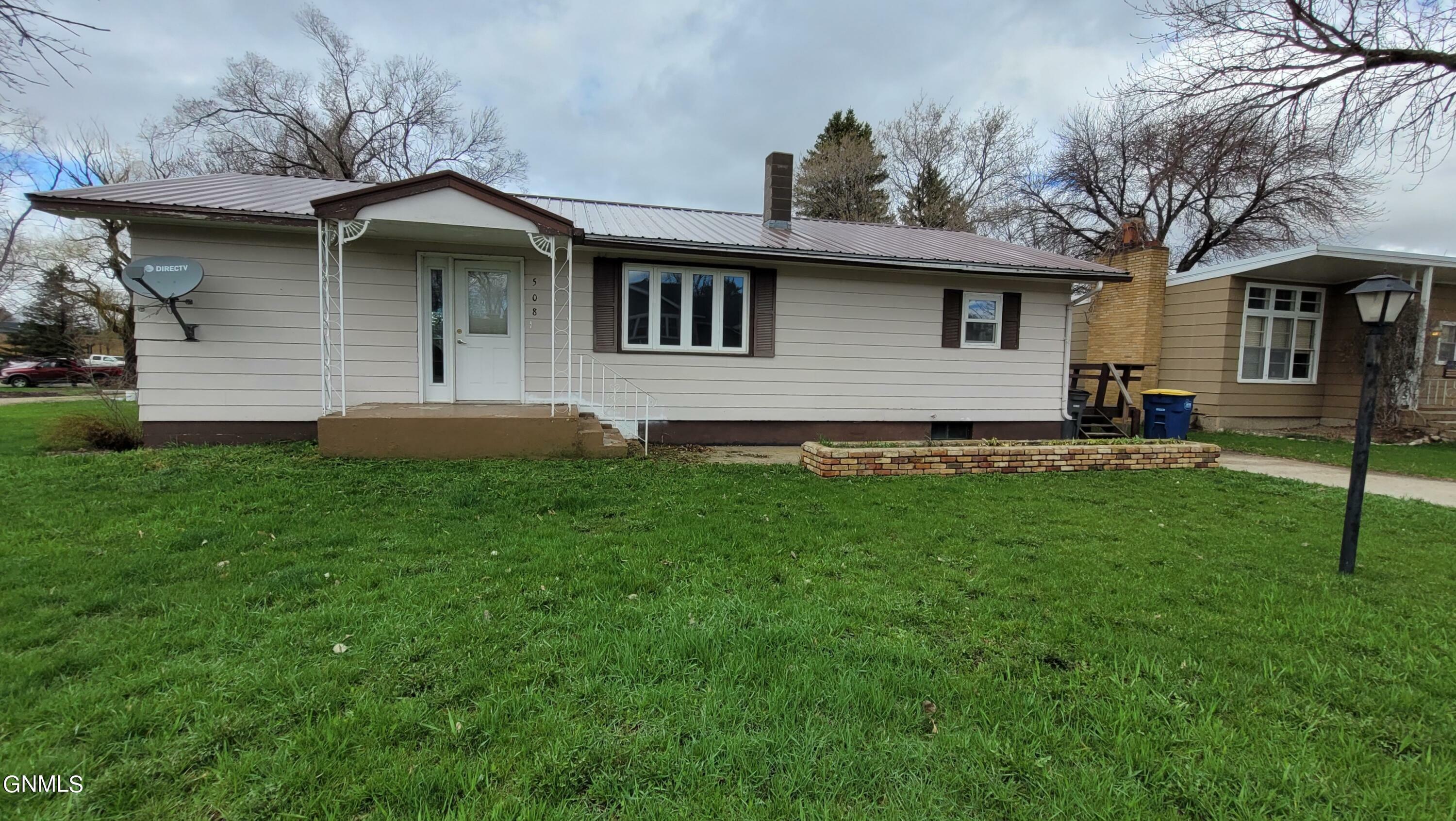 Property Photo:  508 3rd Avenue  ND 58433 