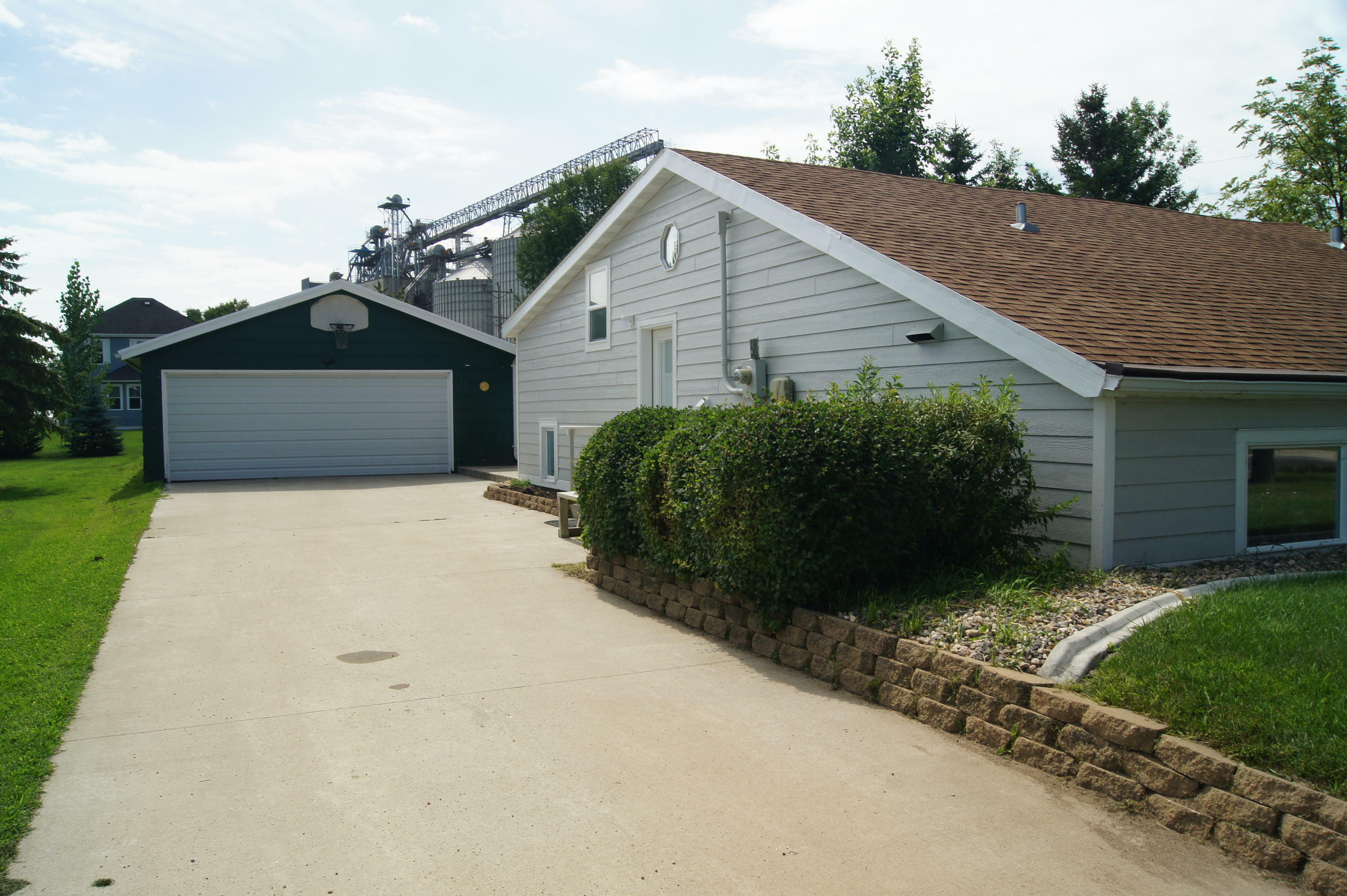 Property Photo:  107 9th Avenue E  ND 58433 