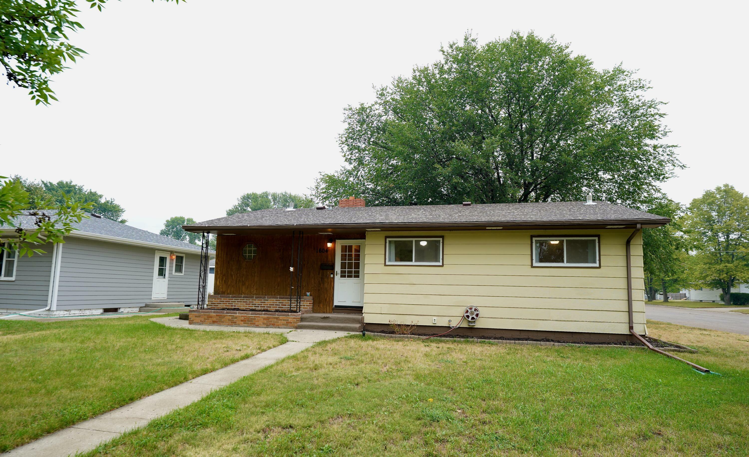 Property Photo:  1604 4th Avenue NE  ND 58401 