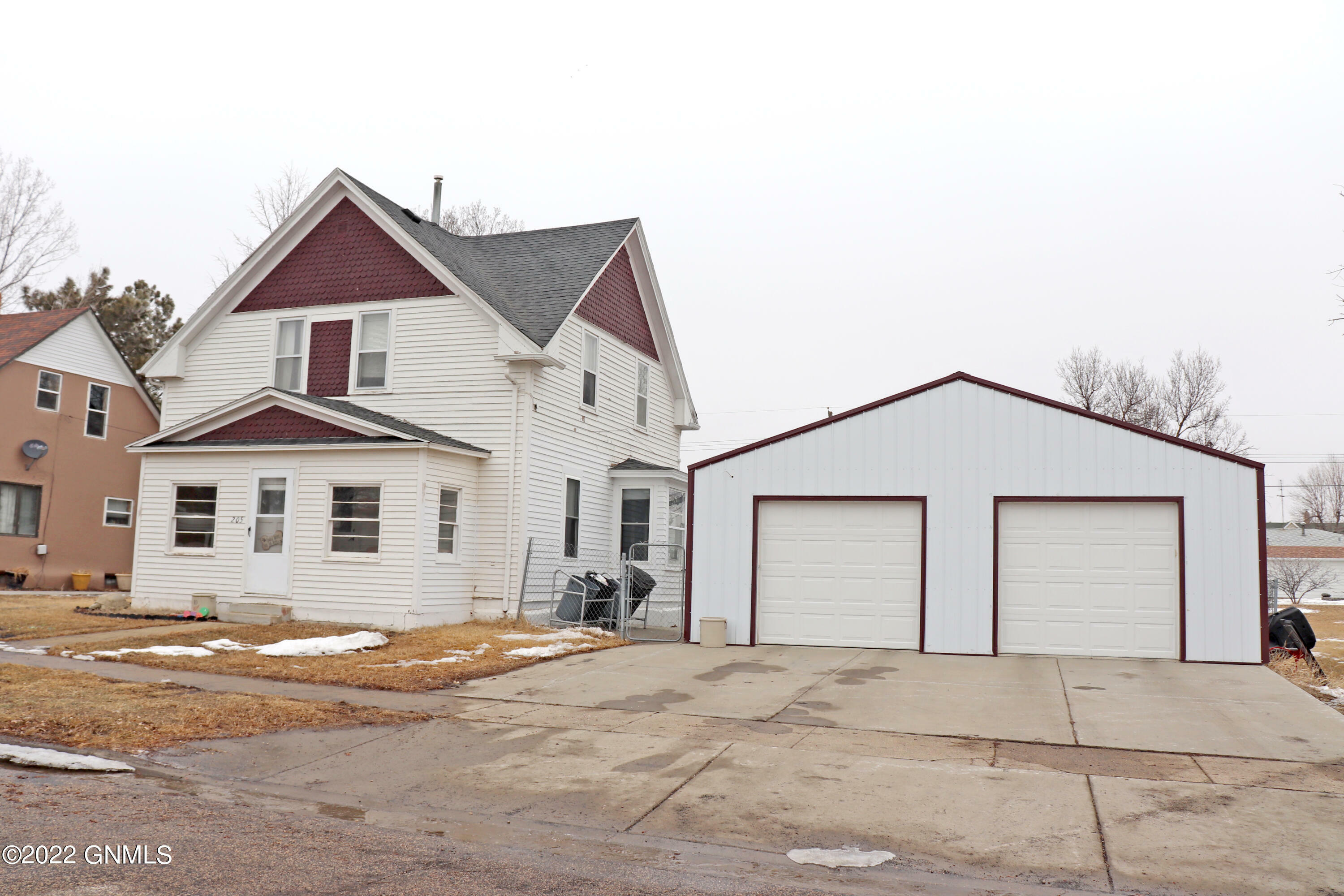 Property Photo:  205 3rd Street N  ND 58563 