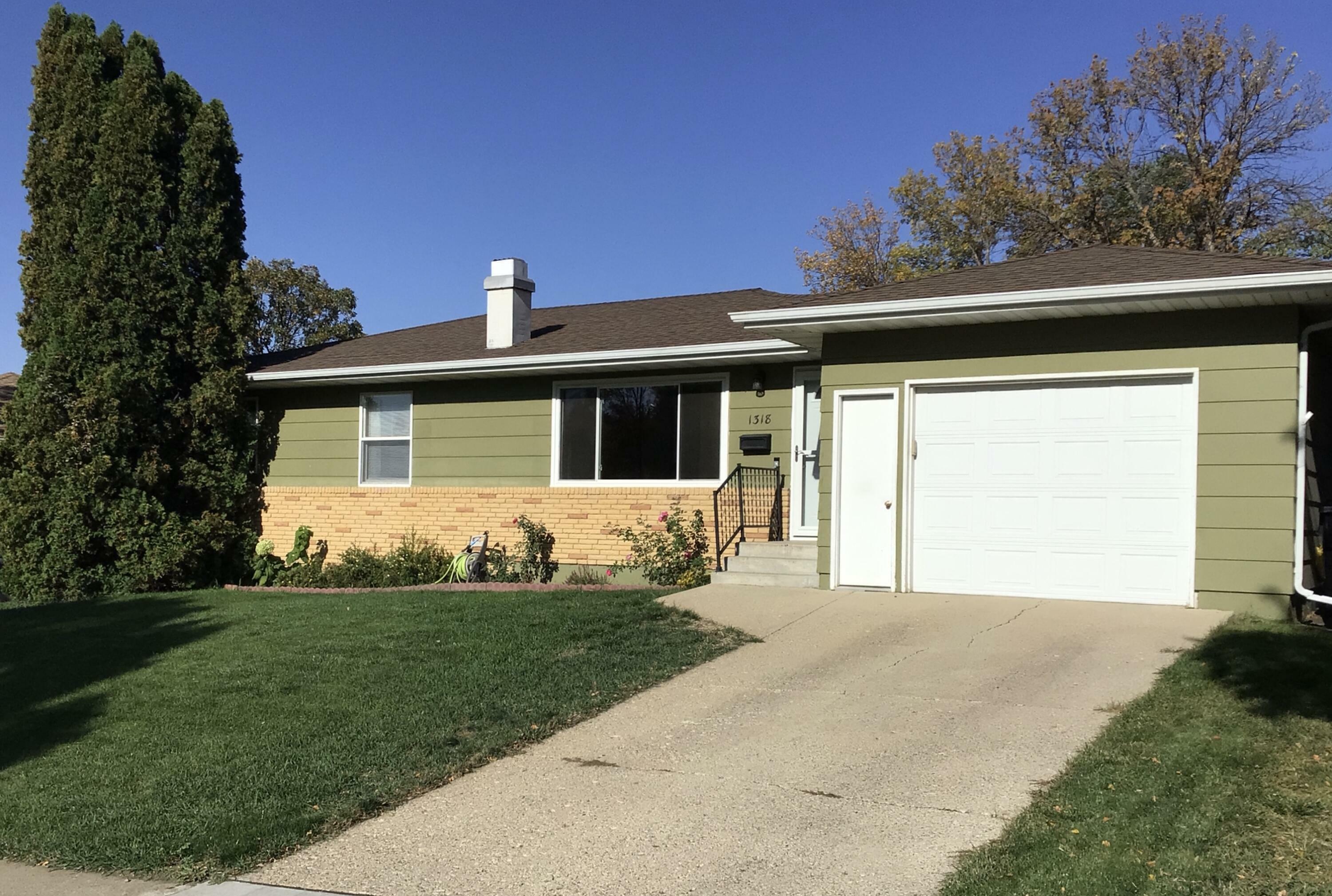 Property Photo:  1318 23rd Street  ND 58501 