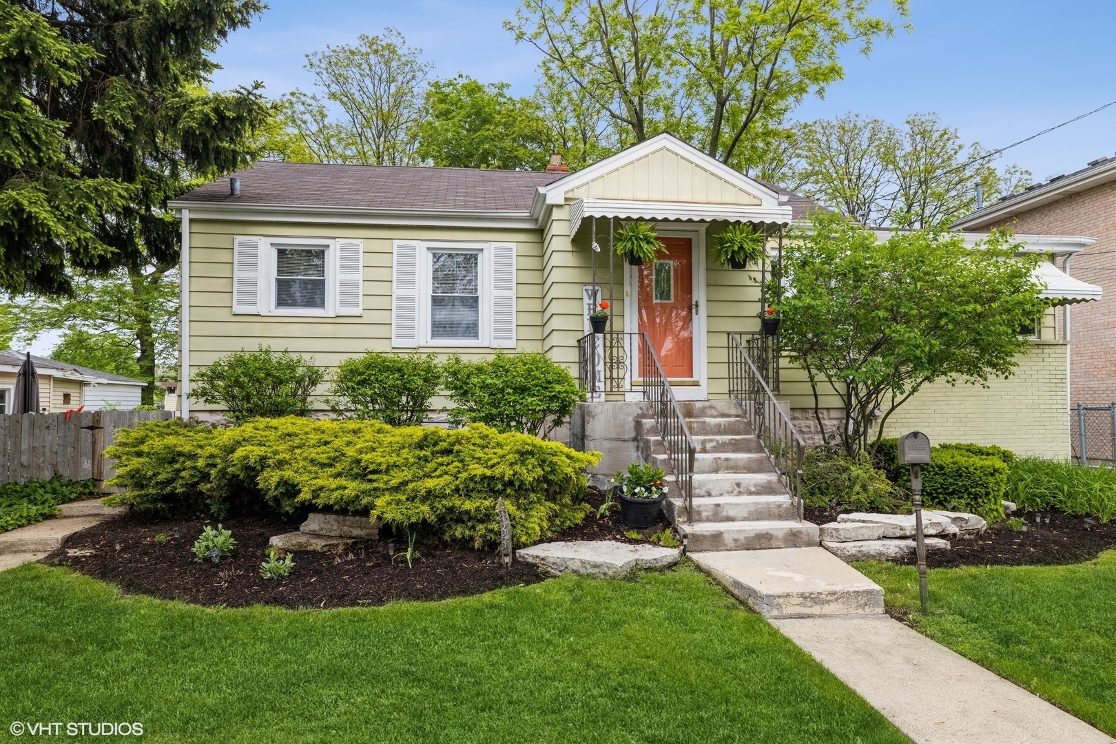 Property Photo:  4331 Forest Avenue  IL 60513 