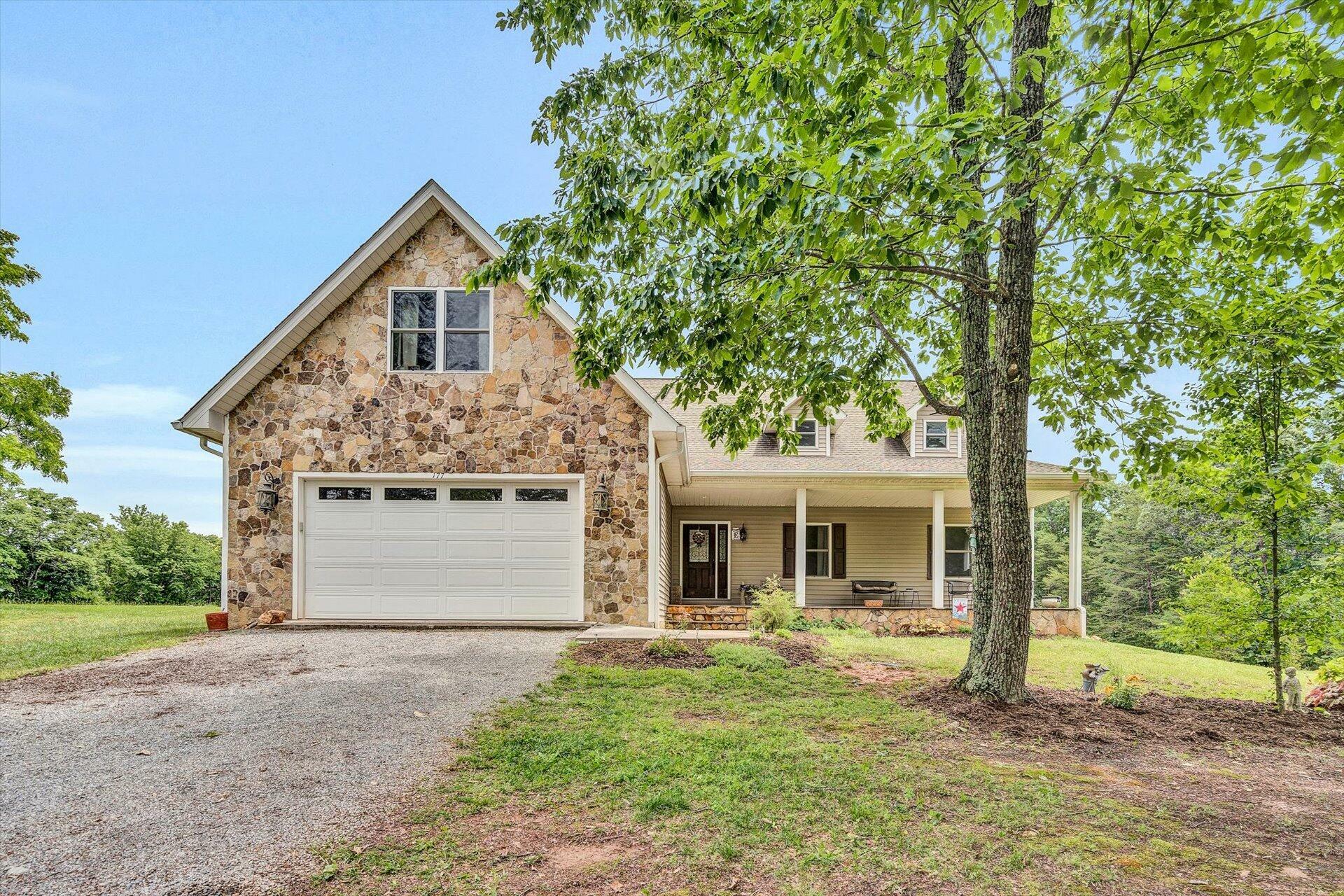 Property Photo: 177 Three Oaks Rd VA 24184