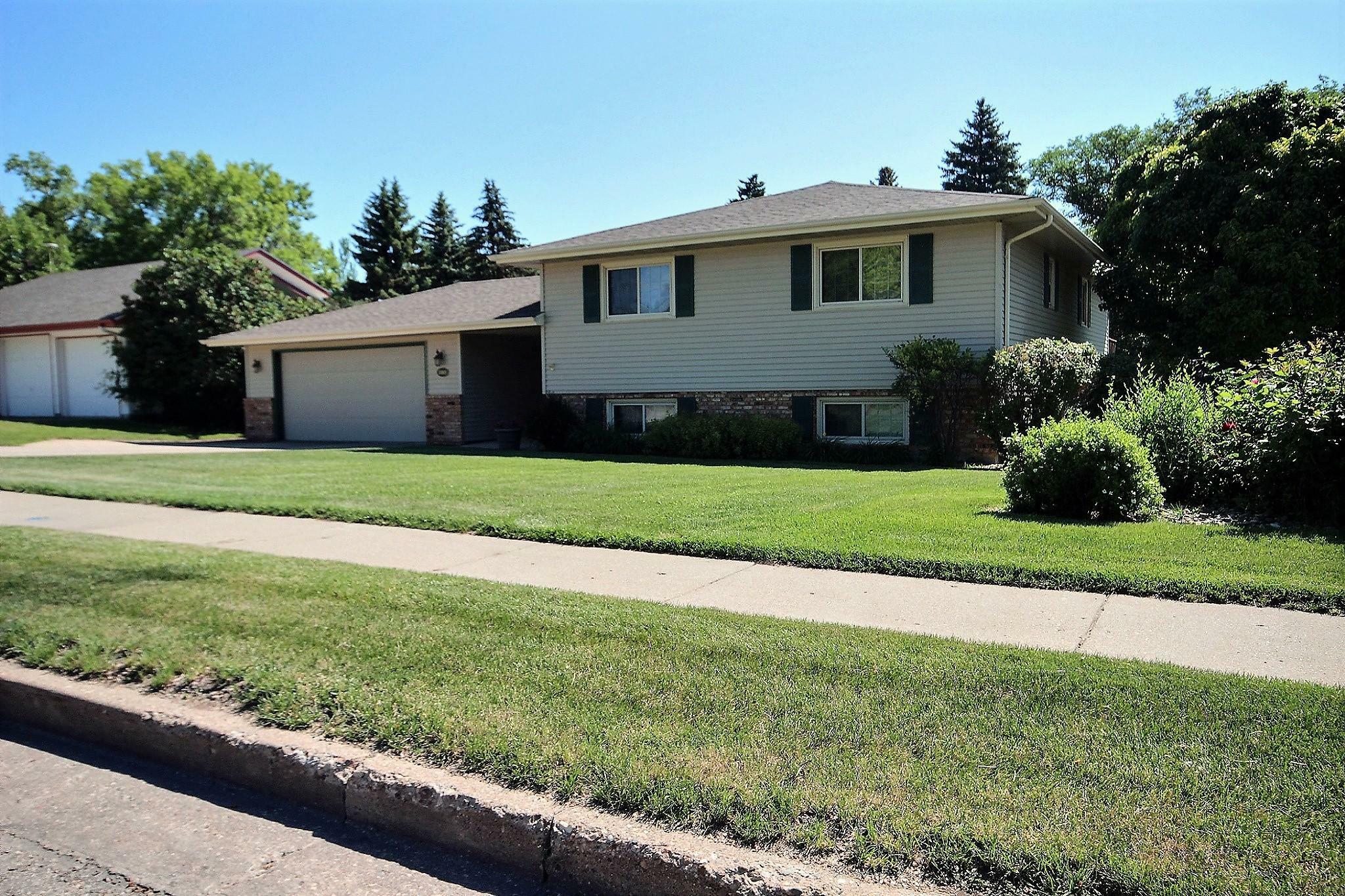 Property Photo:  1103 1st Street  ND 58501 