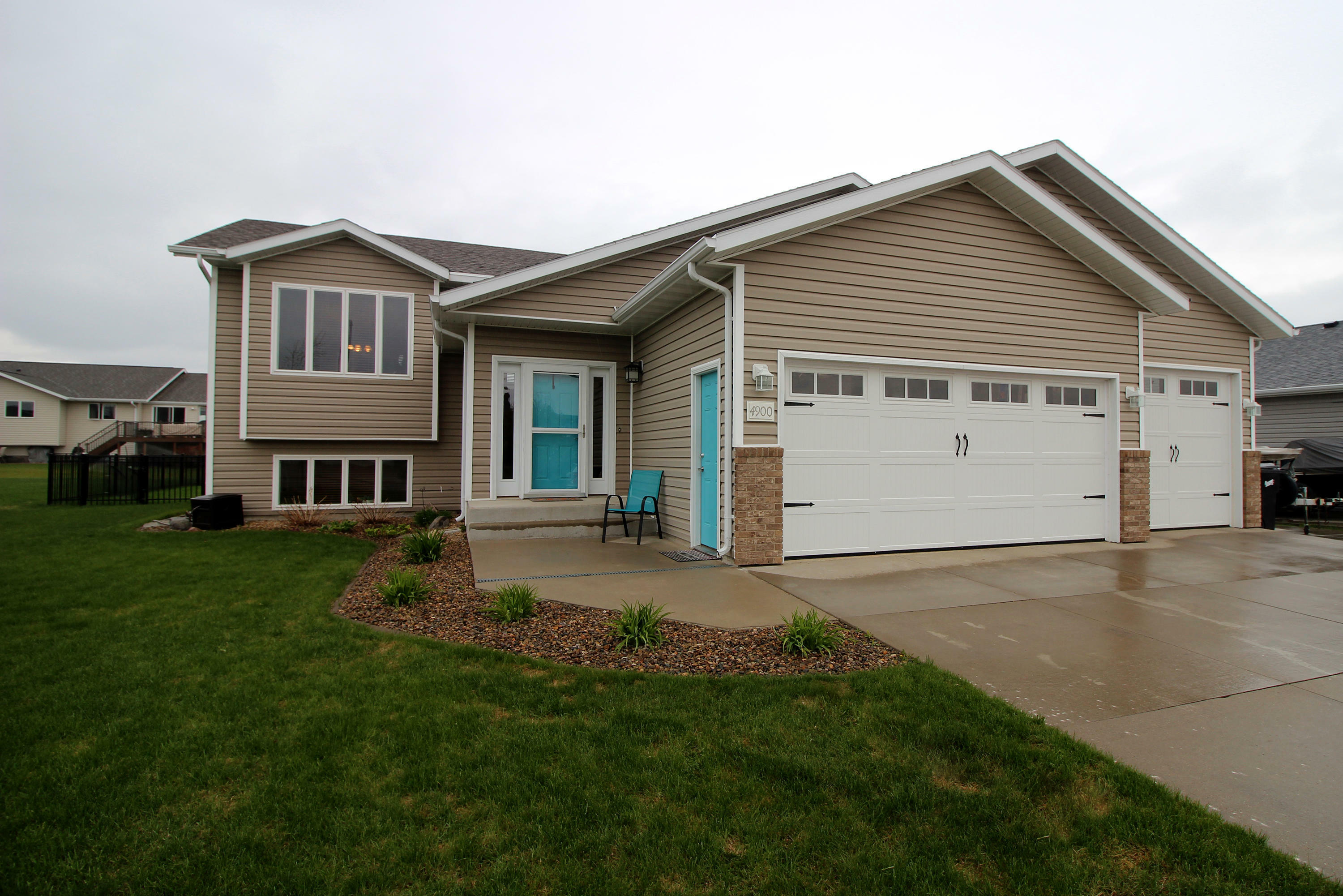 Property Photo:  4900 Driftwood Lane  ND 58503 