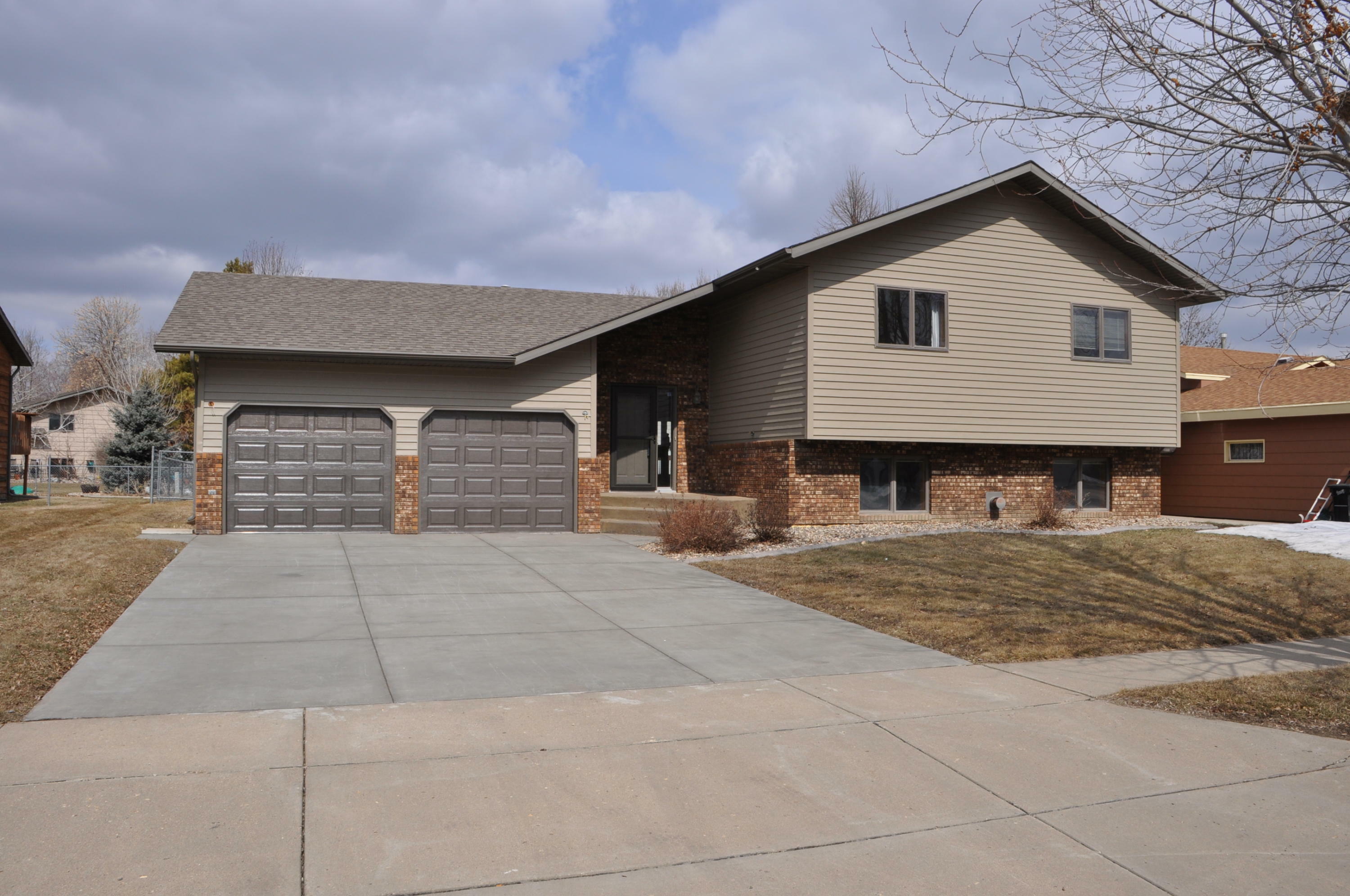 Property Photo:  224 Wachter Avenue  ND 58504 