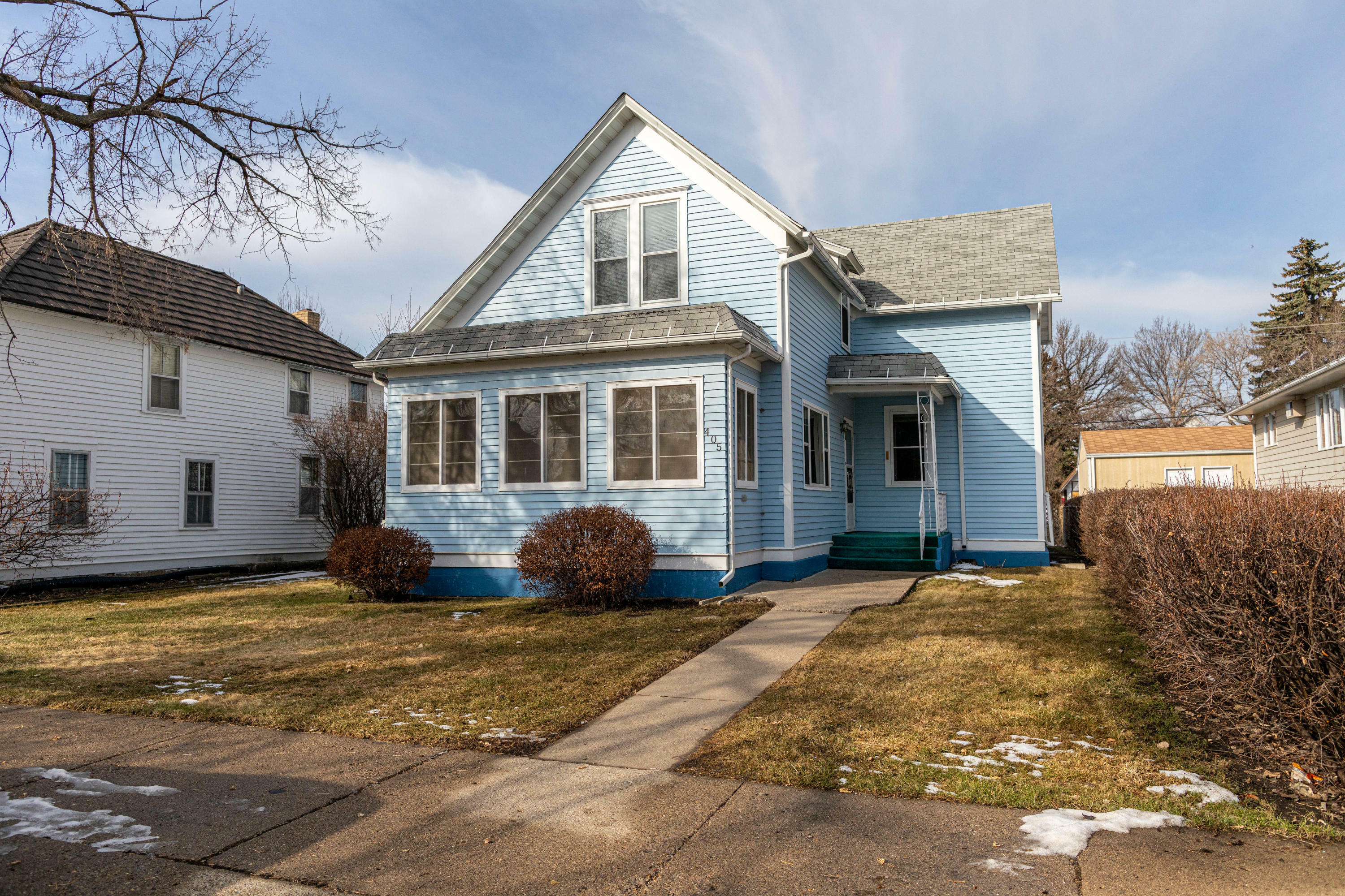 Property Photo:  405 2nd Avenue  ND 58554 