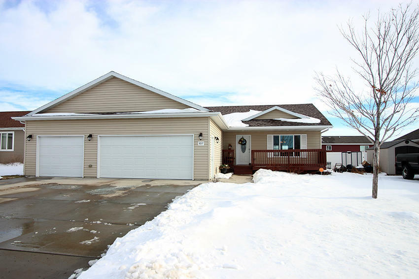 Property Photo:  3037 Whitlow Street  ND 58504 