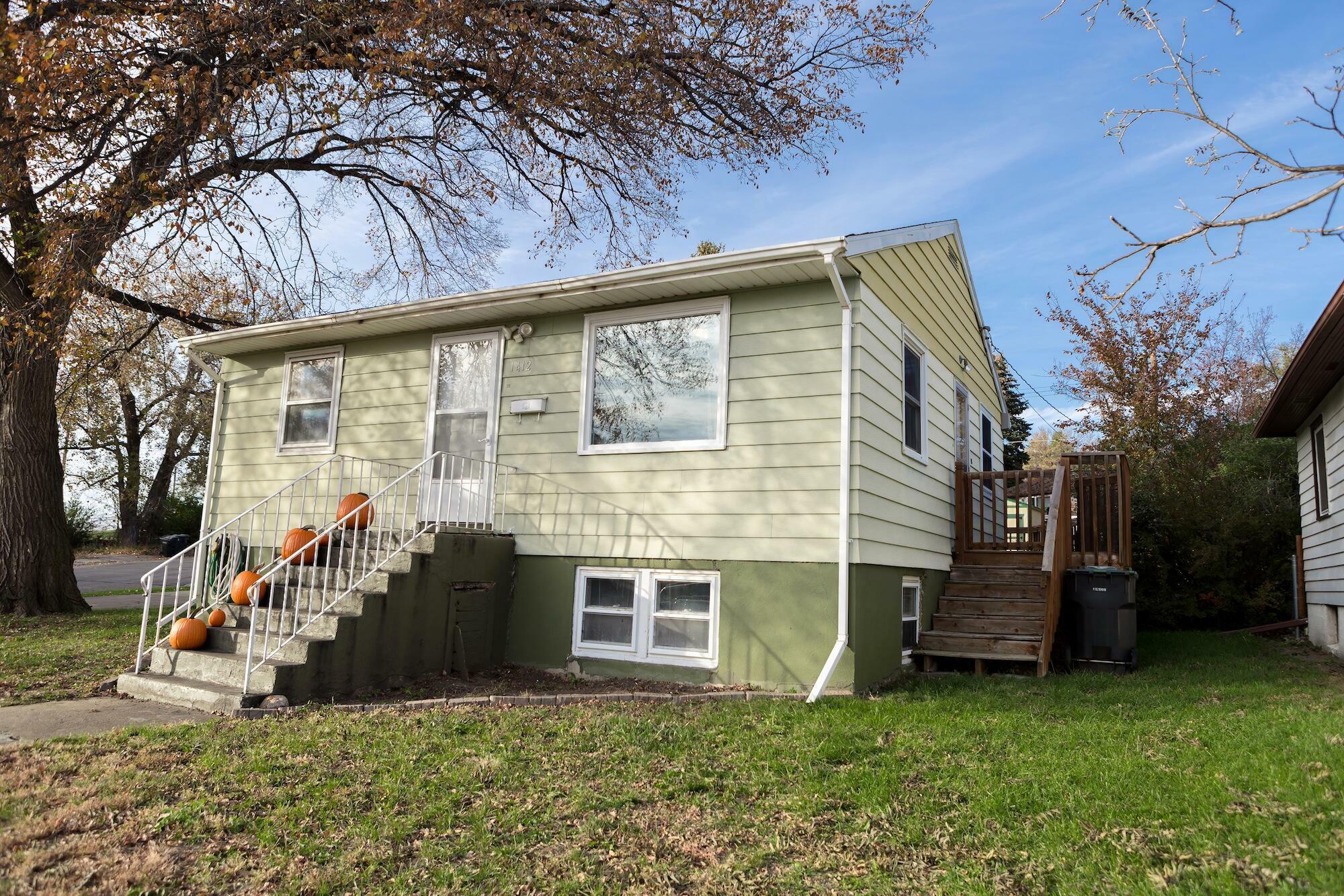 Property Photo:  1412 1st Street NW  ND 58554 
