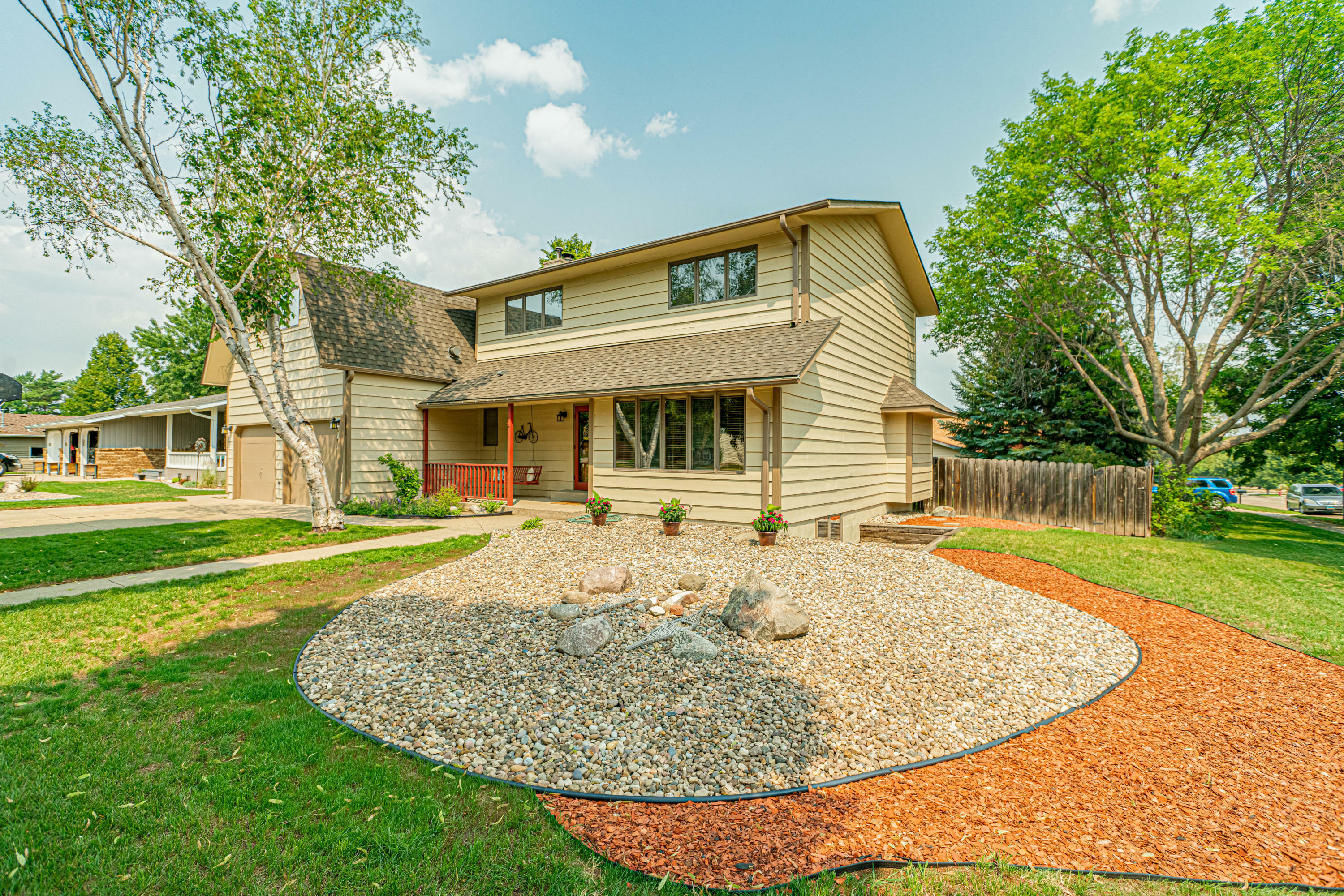 Property Photo:  411 Brandon Drive W  ND 58503 