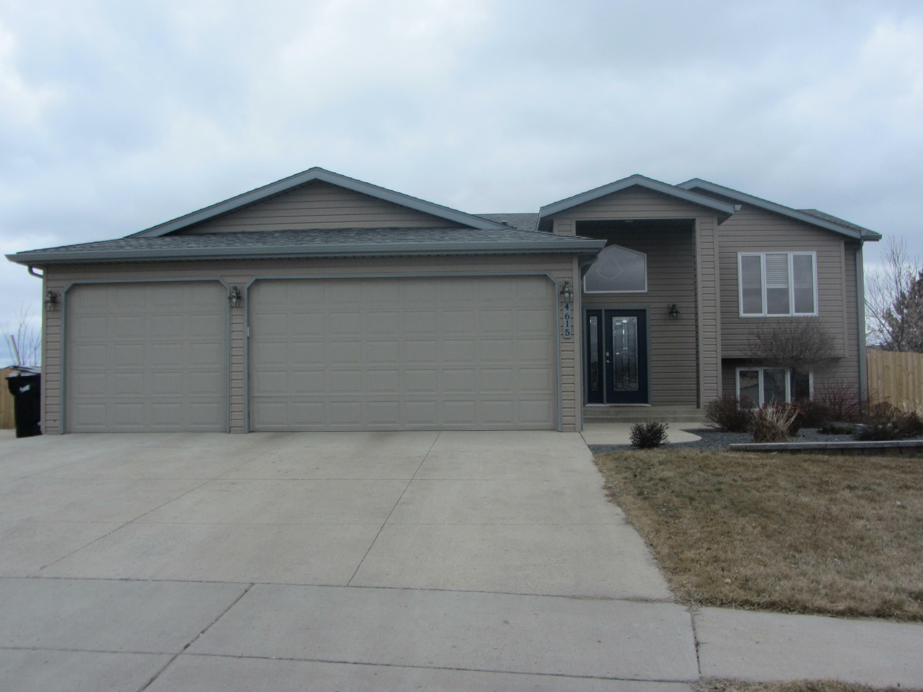 Property Photo:  4615 Chamberlain Pl Place  ND 58503 