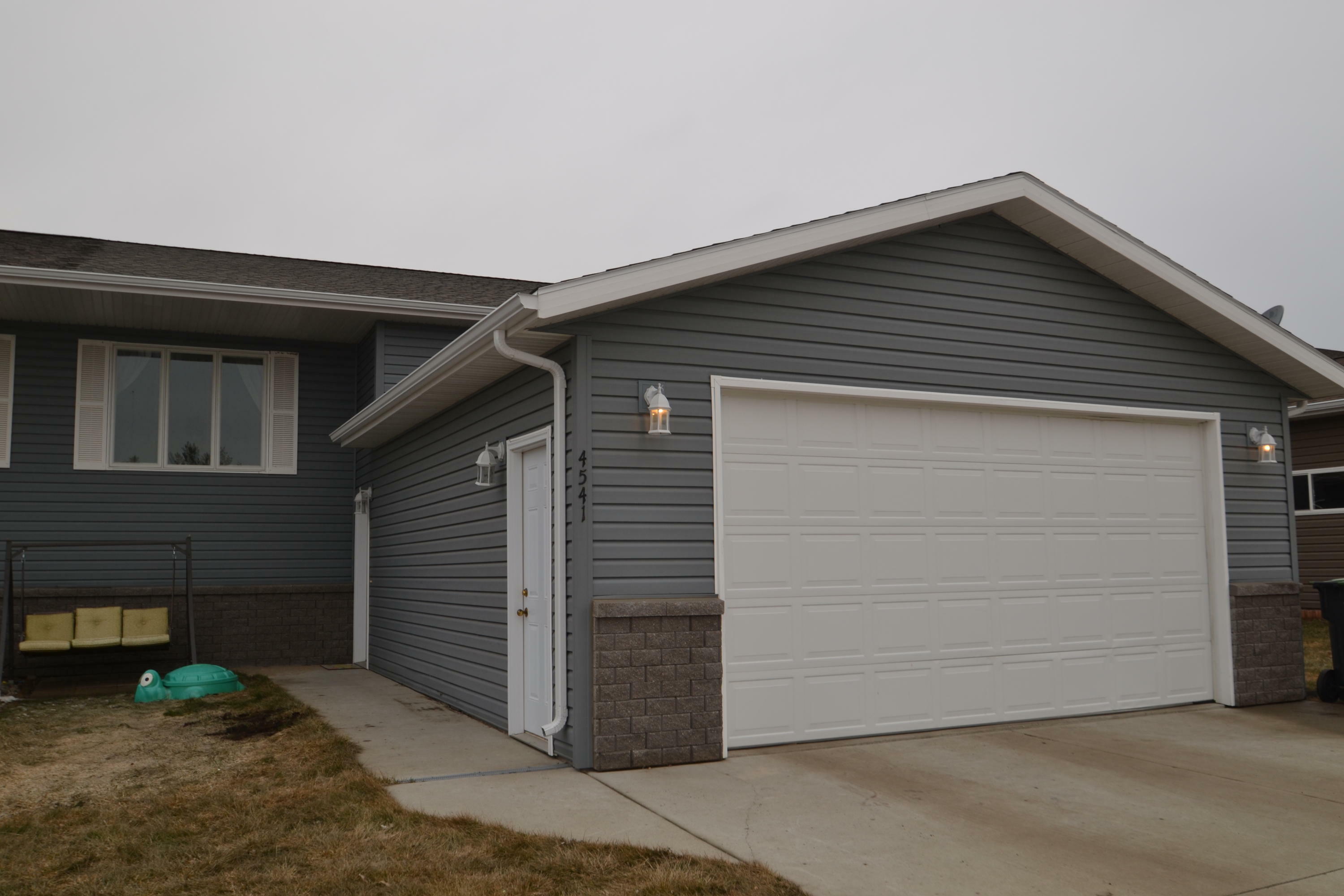 4541 30th Avenue NW  Mandan ND 58554 photo