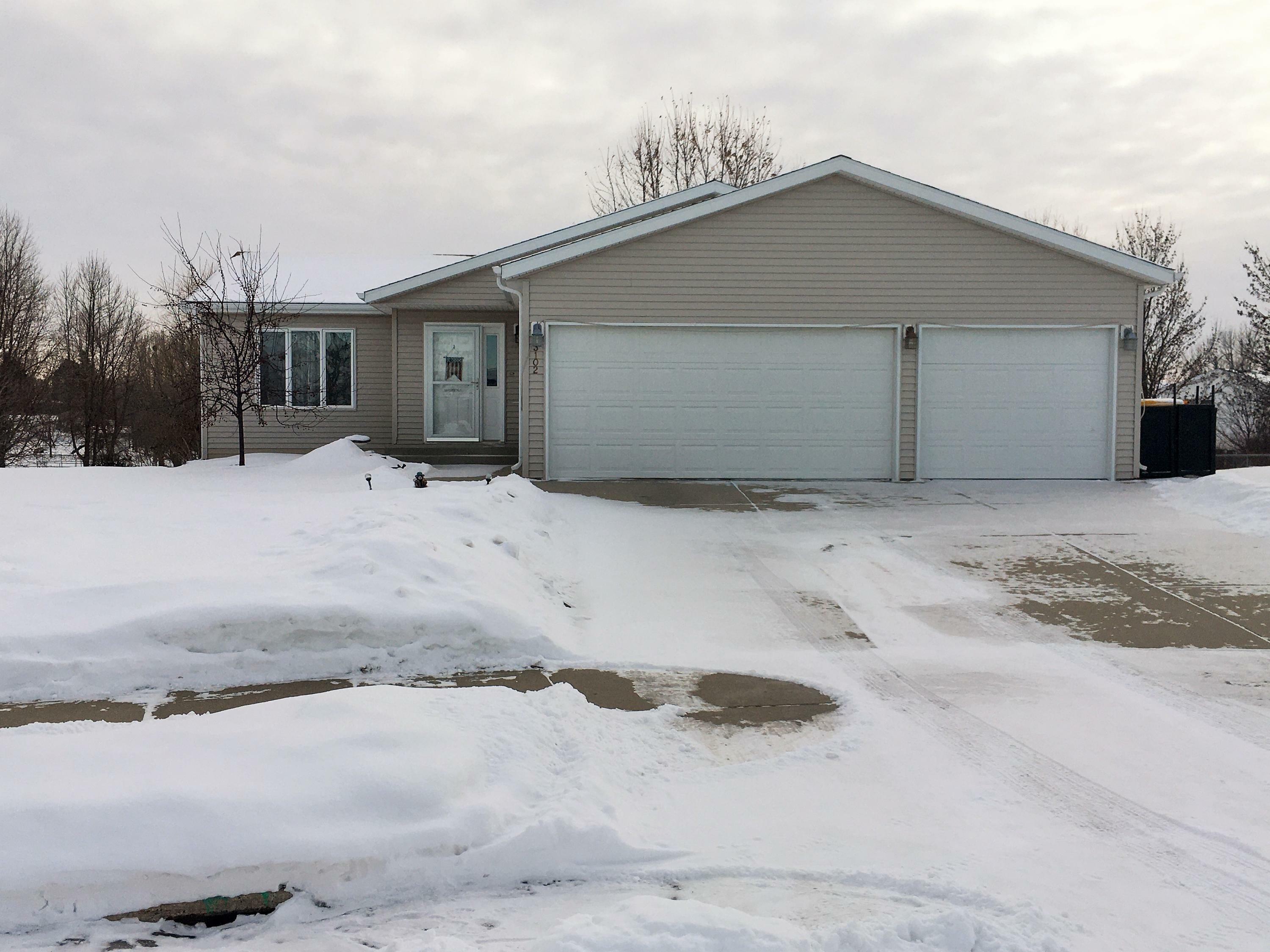 Property Photo:  3102 Sheridan Circle  ND 58503 