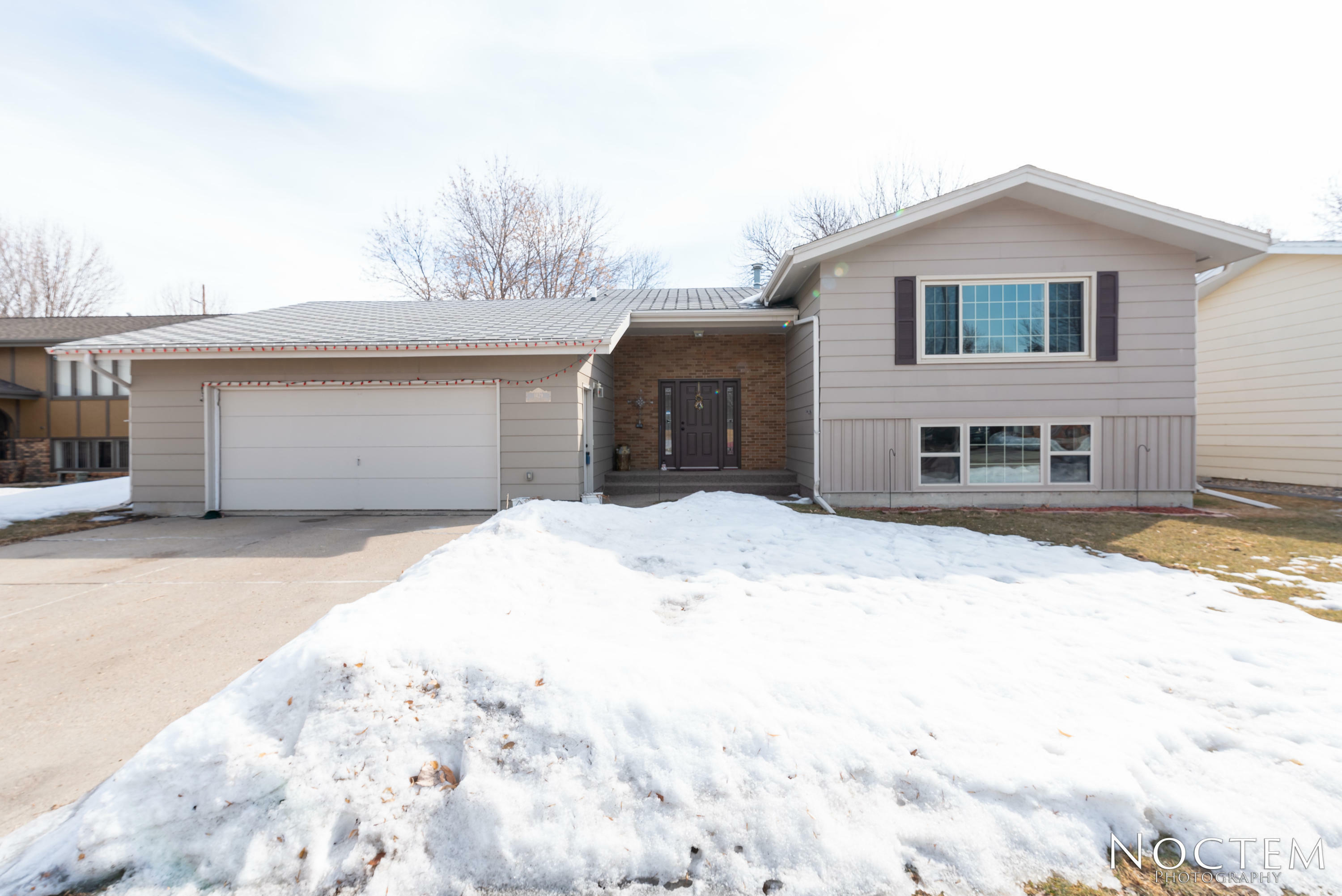 Property Photo:  1429 Richmond Drive  ND 58504 