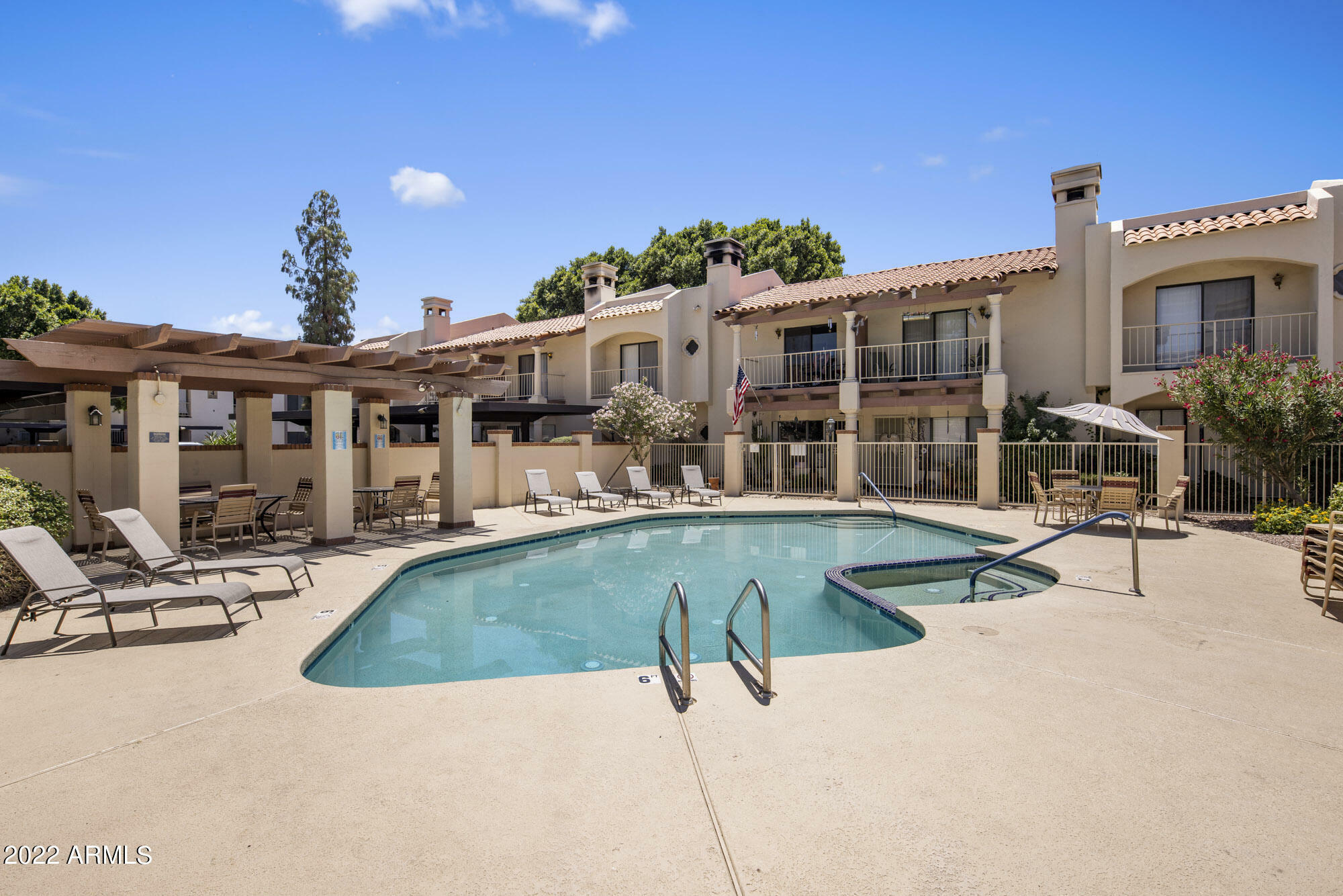 Property Photo: 1017 E Maryland Avenue 132 AZ 85014