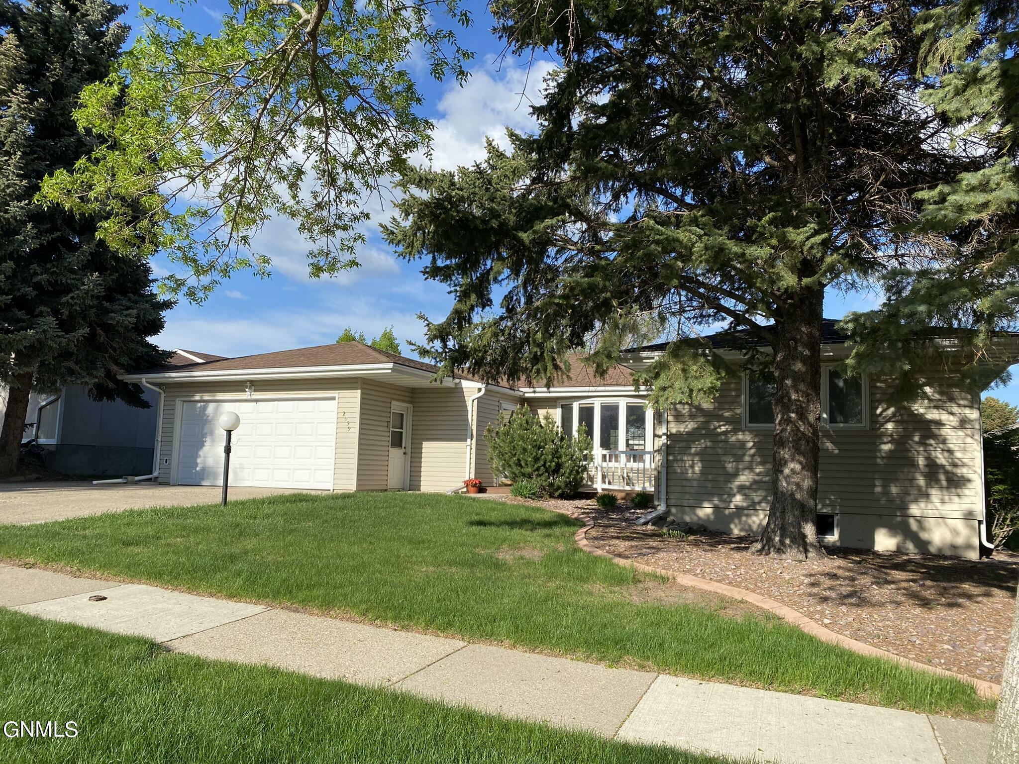 Property Photo:  2059 Grimsrud Drive  ND 58501 