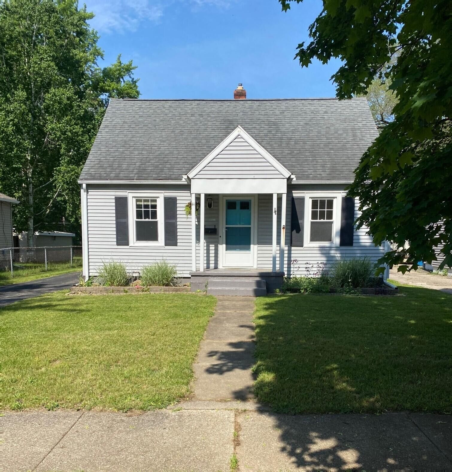 Property Photo:  41 N 32nd Street  MI 49015 