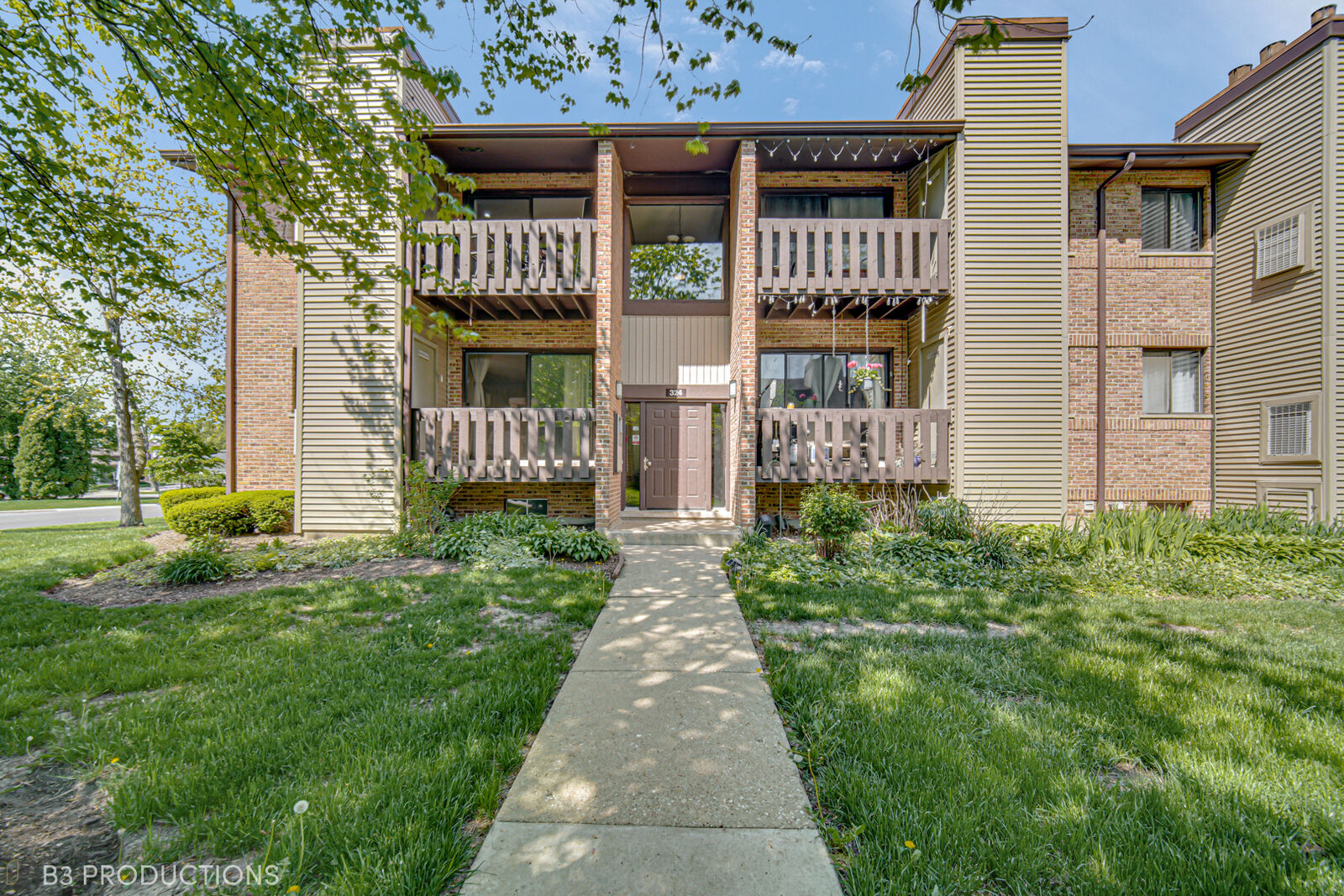 Property Photo:  324 Sheridan Drive 2A  IL 60527 