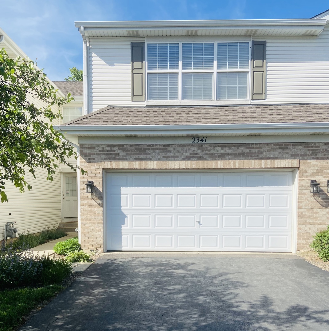 Property Photo: 2341 Stoughton Circle 2341 IL 60502