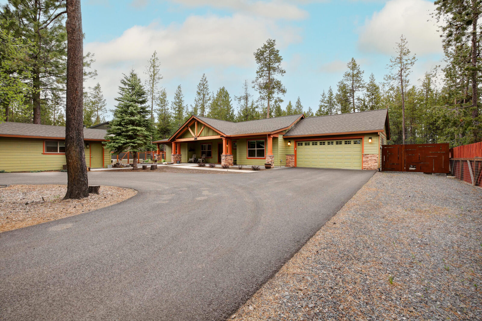 Property Photo: 17168 Elsinore Road OR 97707