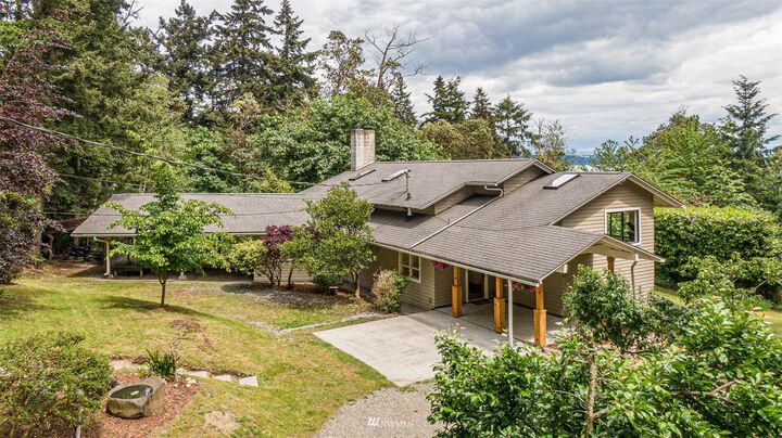 Property Photo:  20534 87th Avenue SW  WA 98070 