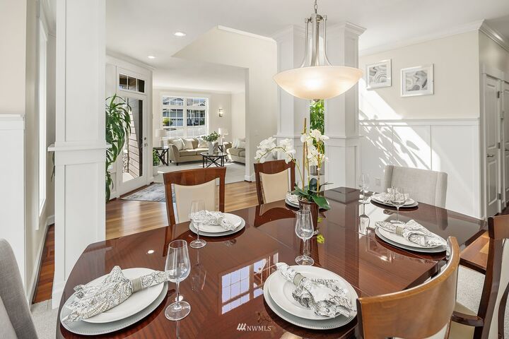 Property Photo:  2700 Williams Avenue N  WA 98056 