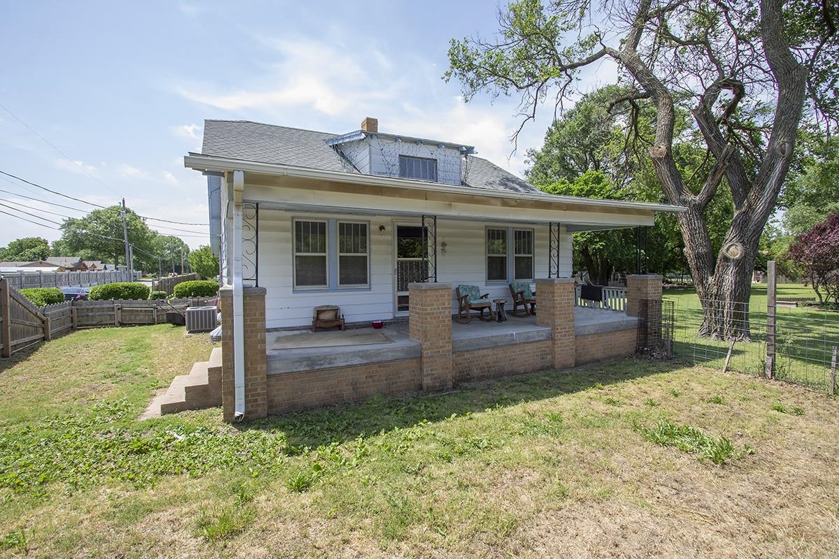 Property Photo: 401 W 55th St S KS 67217