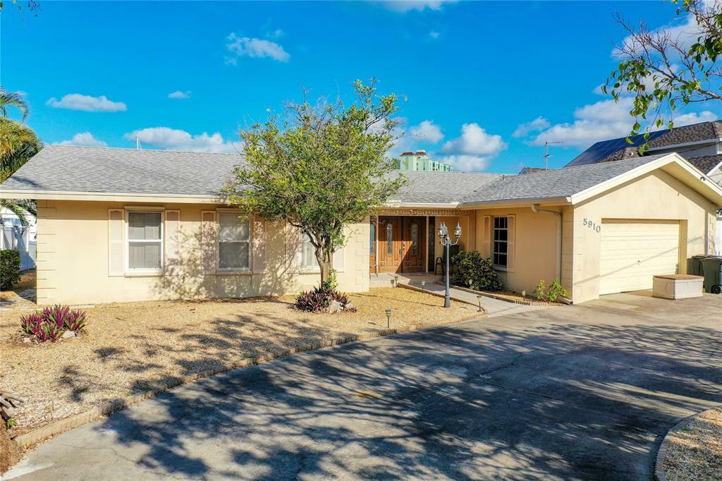 Property Photo:  5910 Bikini Way N  FL 33706 