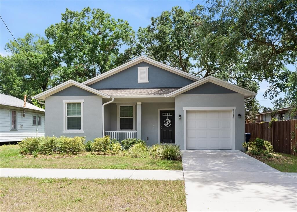 Property Photo:  2918 Lindell Avenue  FL 33610 