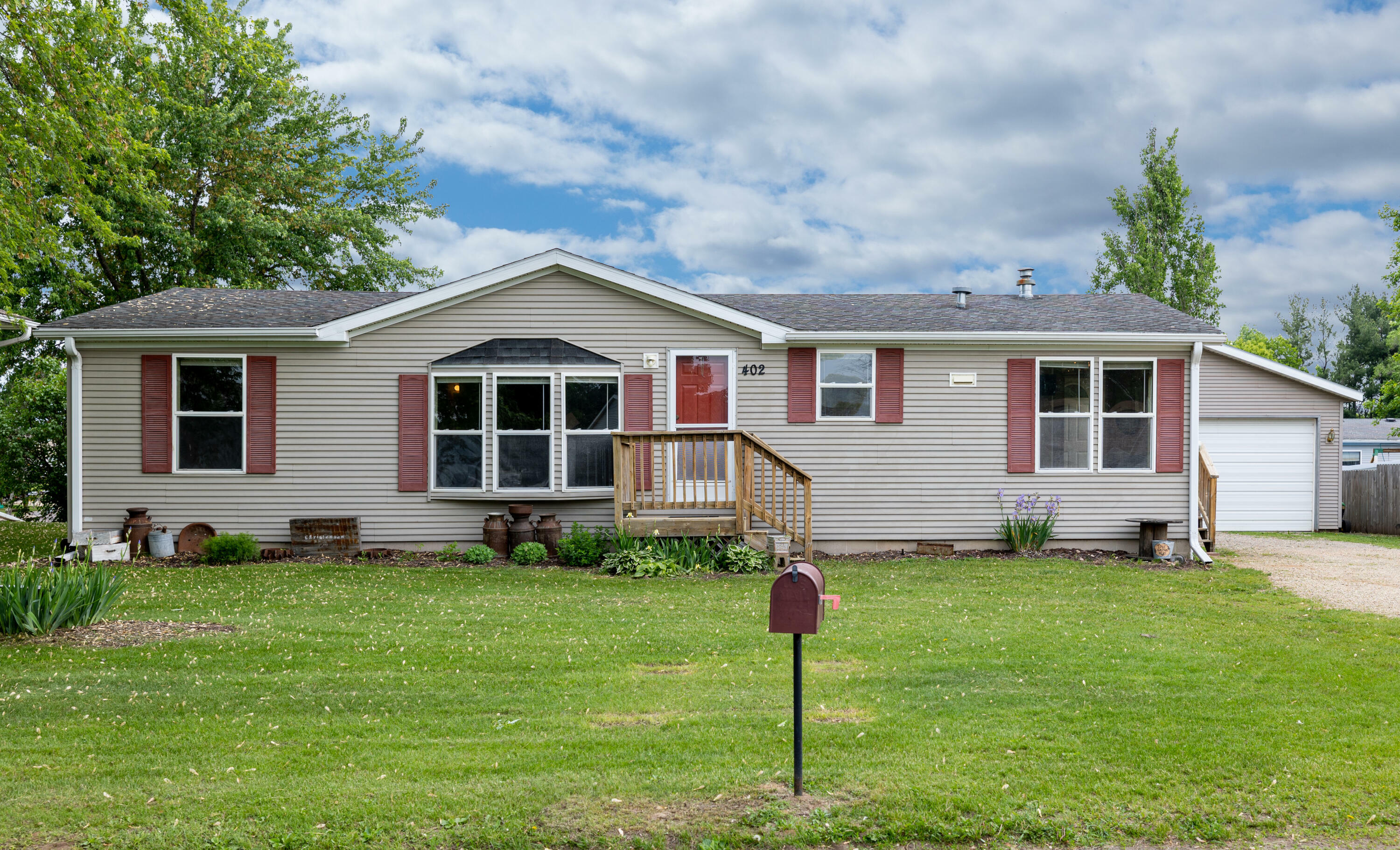 Property Photo:  402 Mallard St  WI 54653 