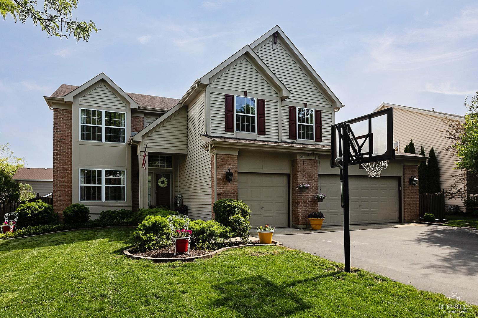 Property Photo: 3173 Stratton Lane IL 60502