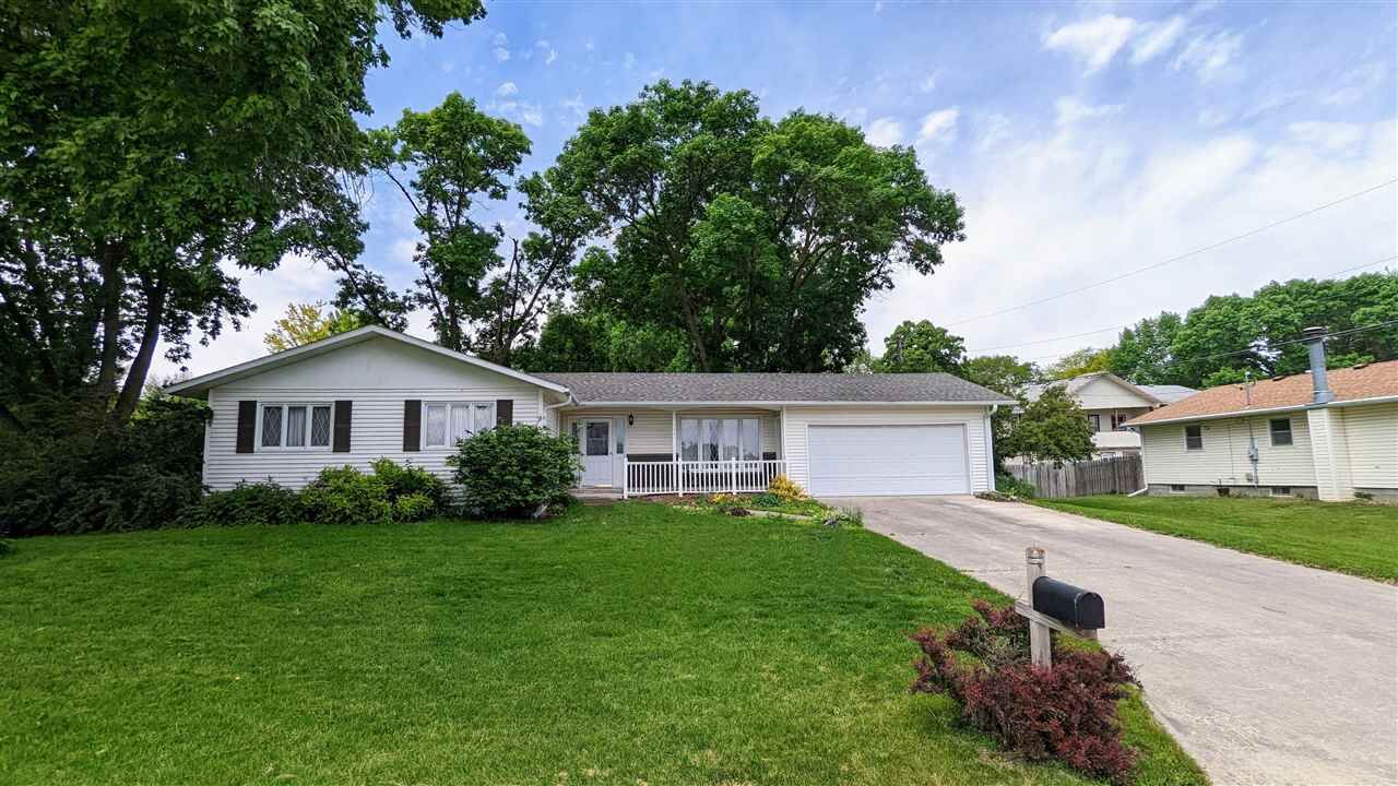 Property Photo:  1001 Glenmore Dr  NE 68701 