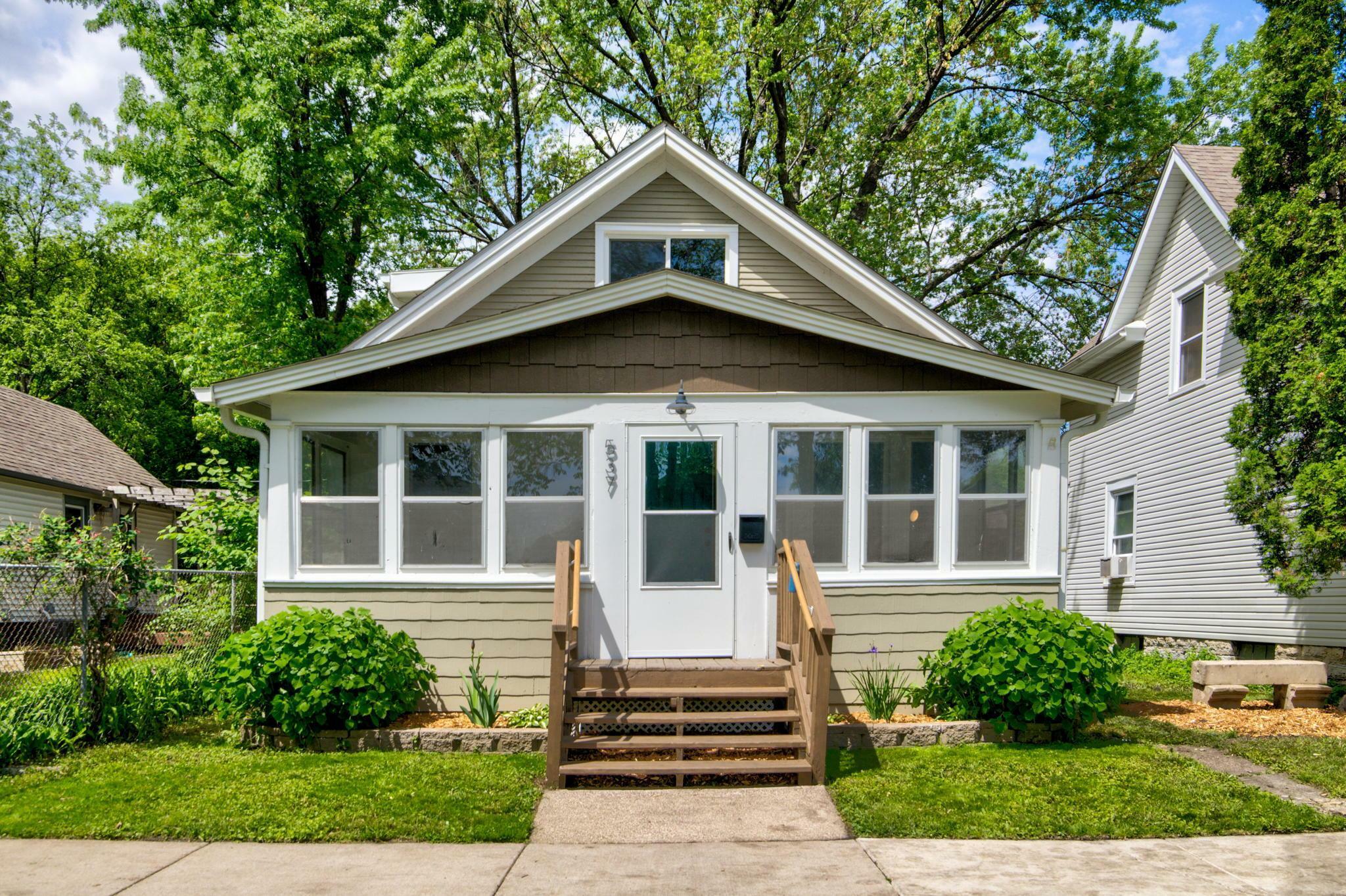 Property Photo:  537 Superior Street  MN 55102 