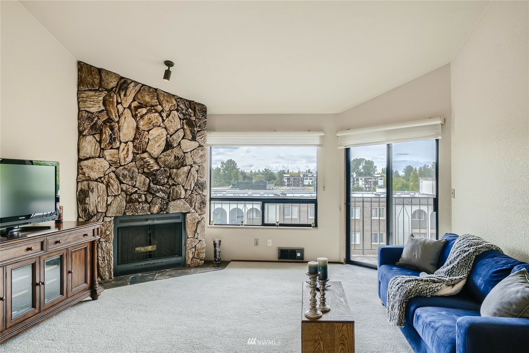 Property Photo: 10601 Bagley Avenue N 304 WA 98133